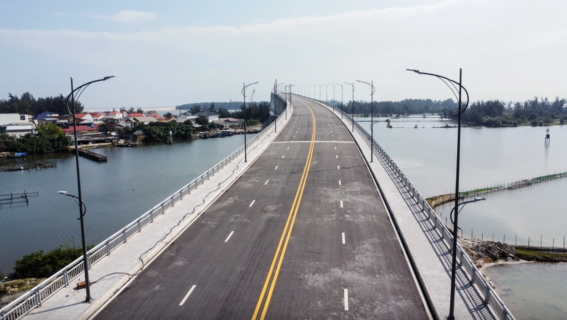 Đề nghị thông xe kỹ thuật cầu vượt cửa biển Thuận An 2.400 tỉ đồng dịp 30.4 - Ảnh 2.