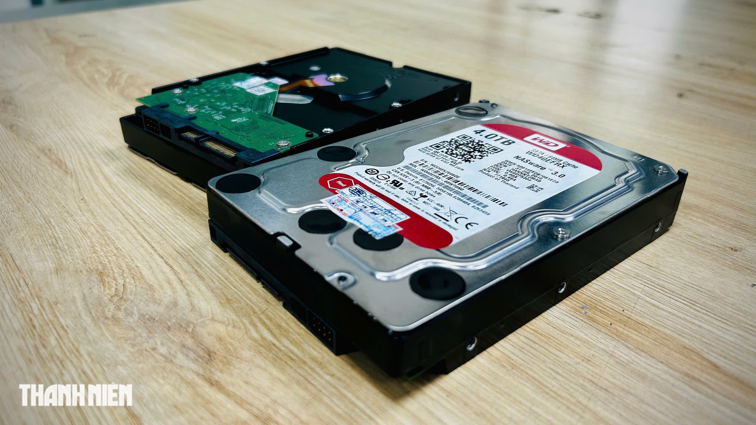 Bí mật đằng sau chiếc lỗ nhỏ trên ổ HDD có thể phá hủy mọi dữ liệu - Ảnh 1.