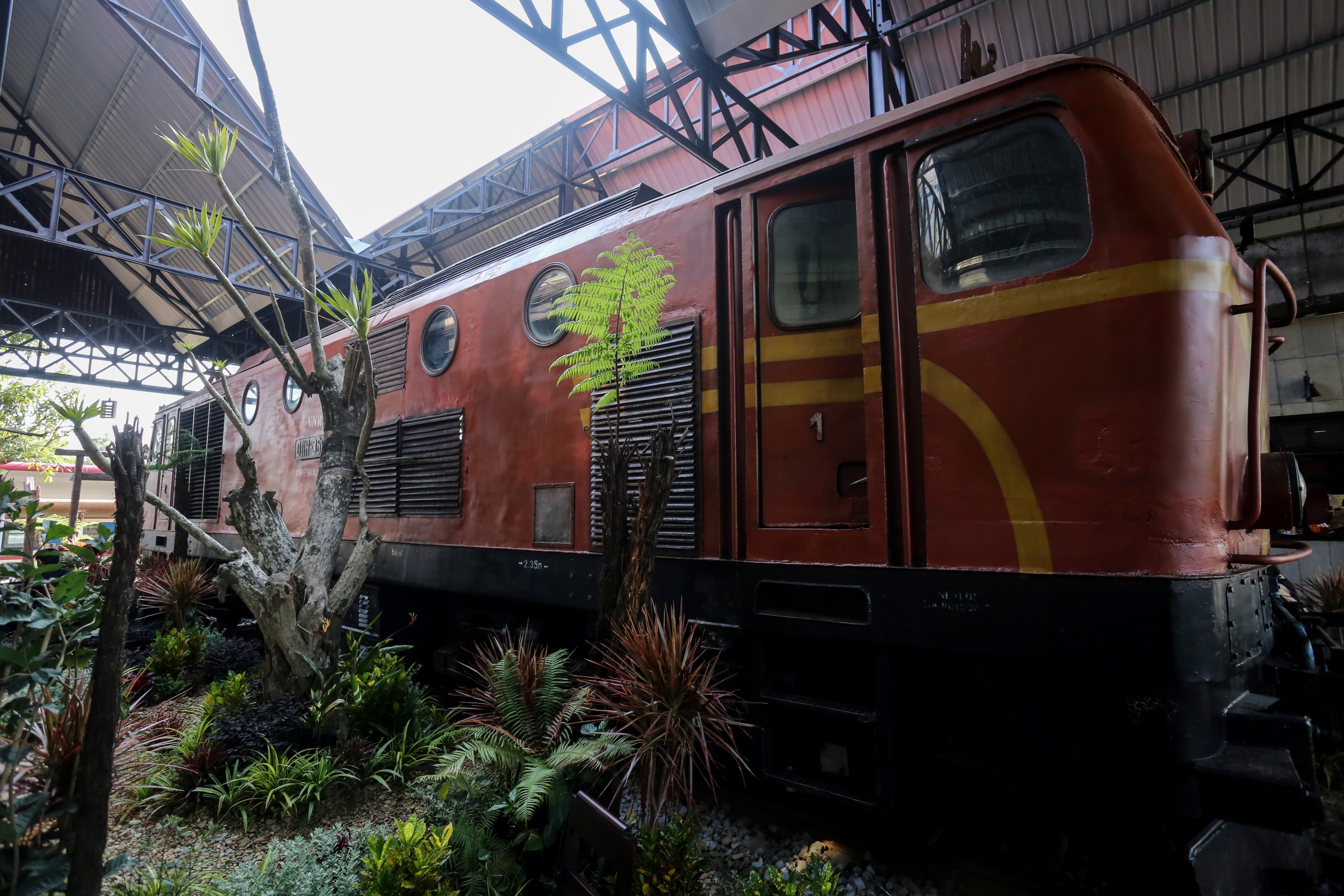 Qu&aacute;n c&agrave; ph&ecirc; ở Huế g&acirc;y sốt nhờ 'thay đổi số phận' đầu m&aacute;y t&agrave;u hỏa - Ảnh 5.