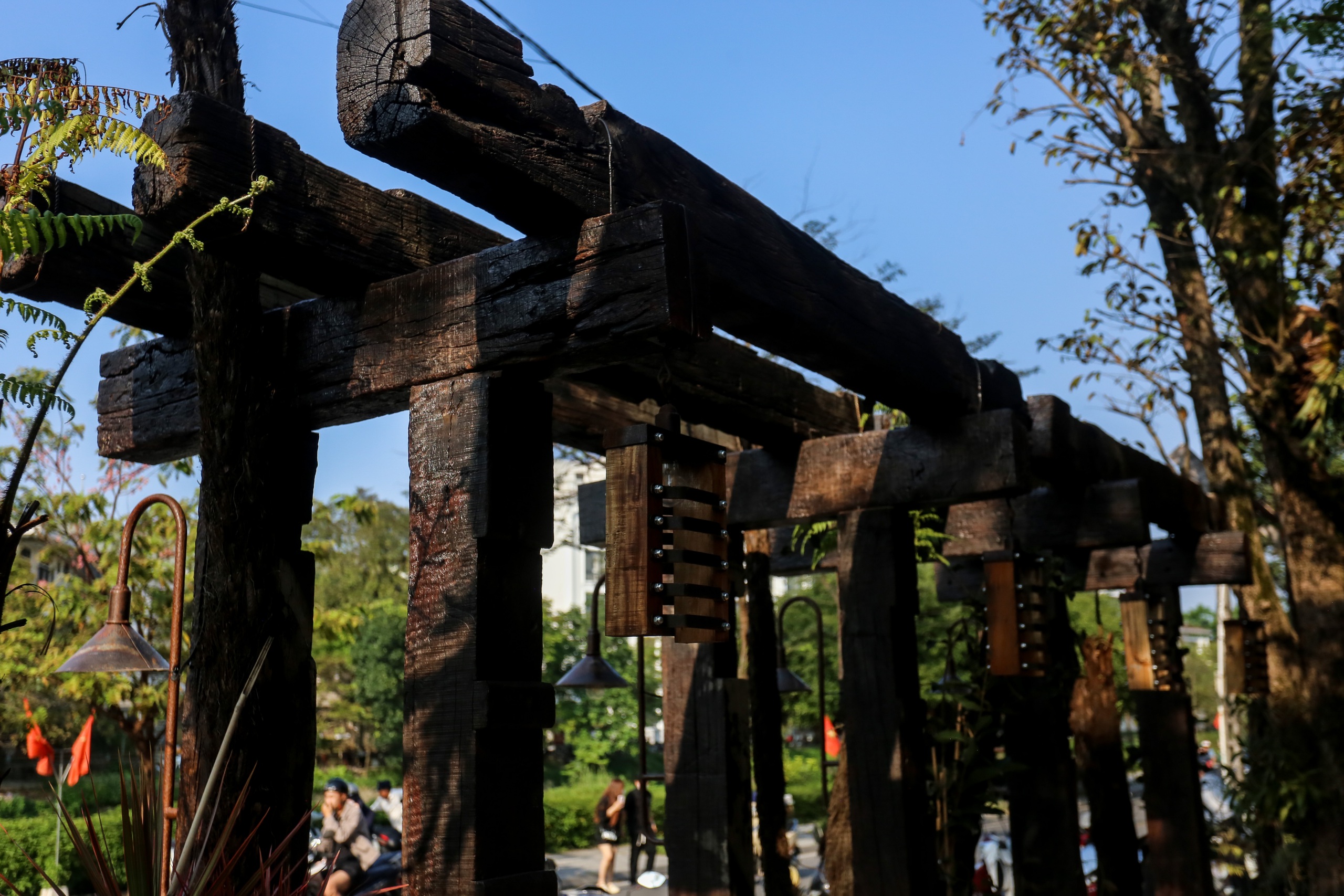 Qu&aacute;n c&agrave; ph&ecirc; ở Huế g&acirc;y sốt nhờ 'thay đổi số phận' đầu m&aacute;y t&agrave;u hỏa - Ảnh 8.