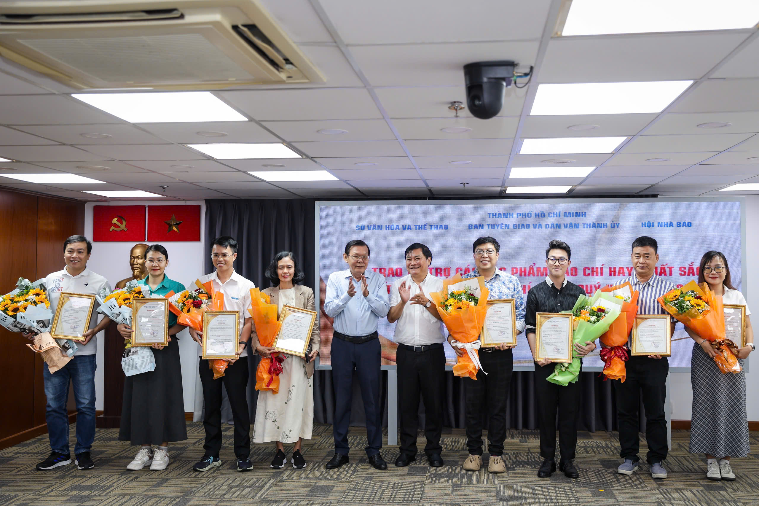 TP.HCM khen thưởng 10 t&aacute;c phẩm xuất sắc của B&aacute;o Thanh Ni&ecirc;n- Ảnh 5.