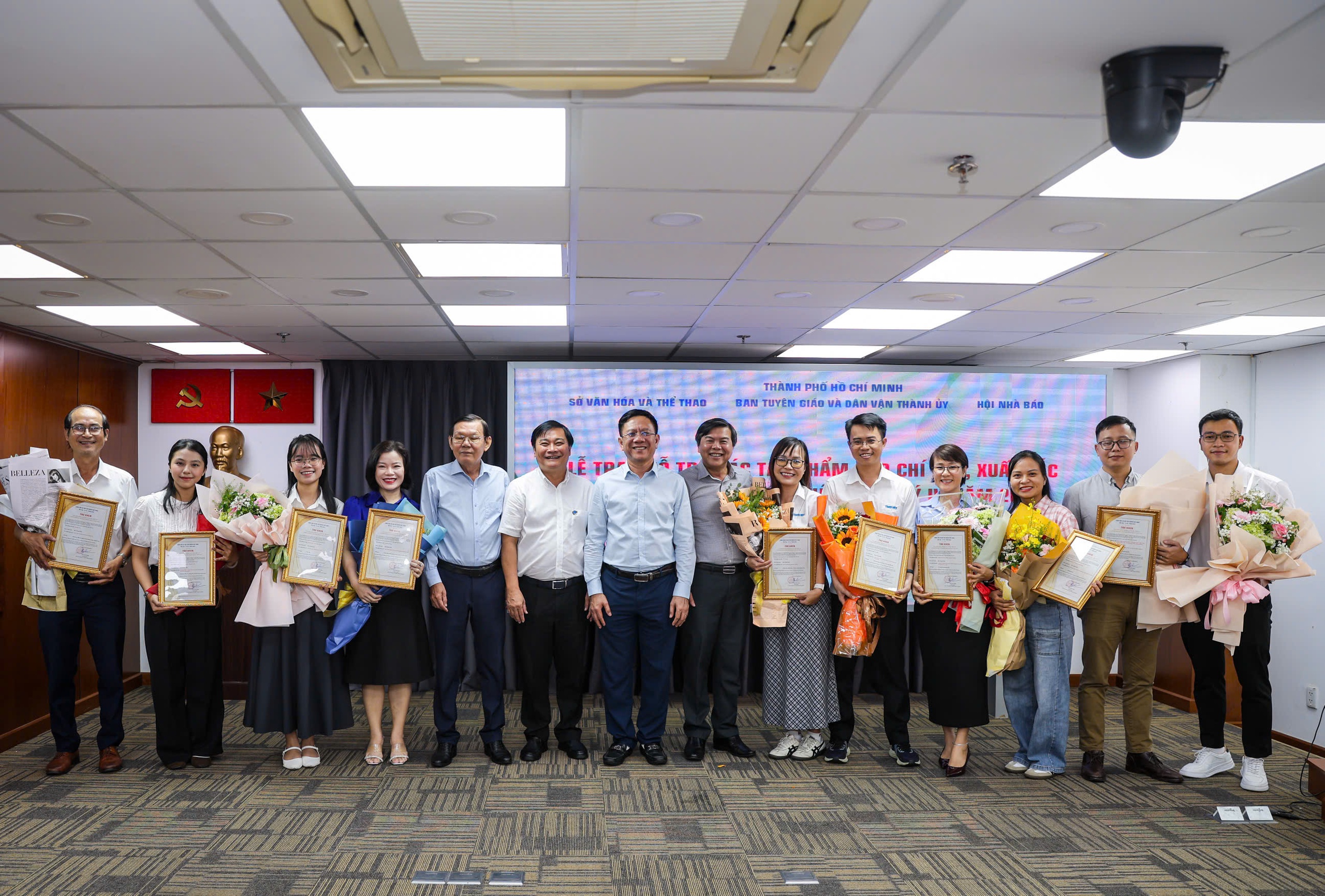 TP.HCM khen thưởng 10 t&aacute;c phẩm xuất sắc của B&aacute;o Thanh Ni&ecirc;n- Ảnh 1.