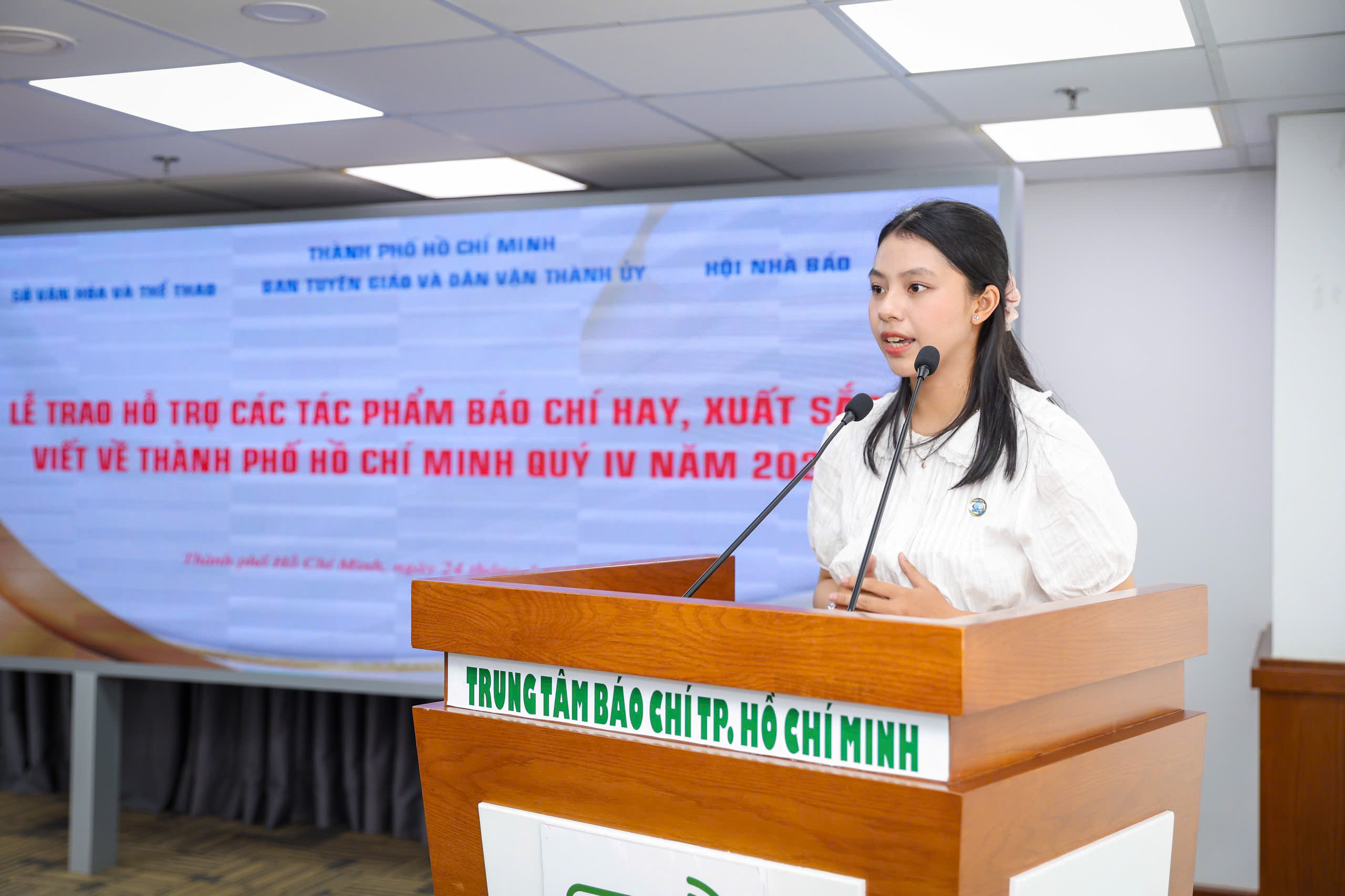 TP.HCM khen thưởng 10 t&aacute;c phẩm xuất sắc của B&aacute;o Thanh Ni&ecirc;n- Ảnh 2.