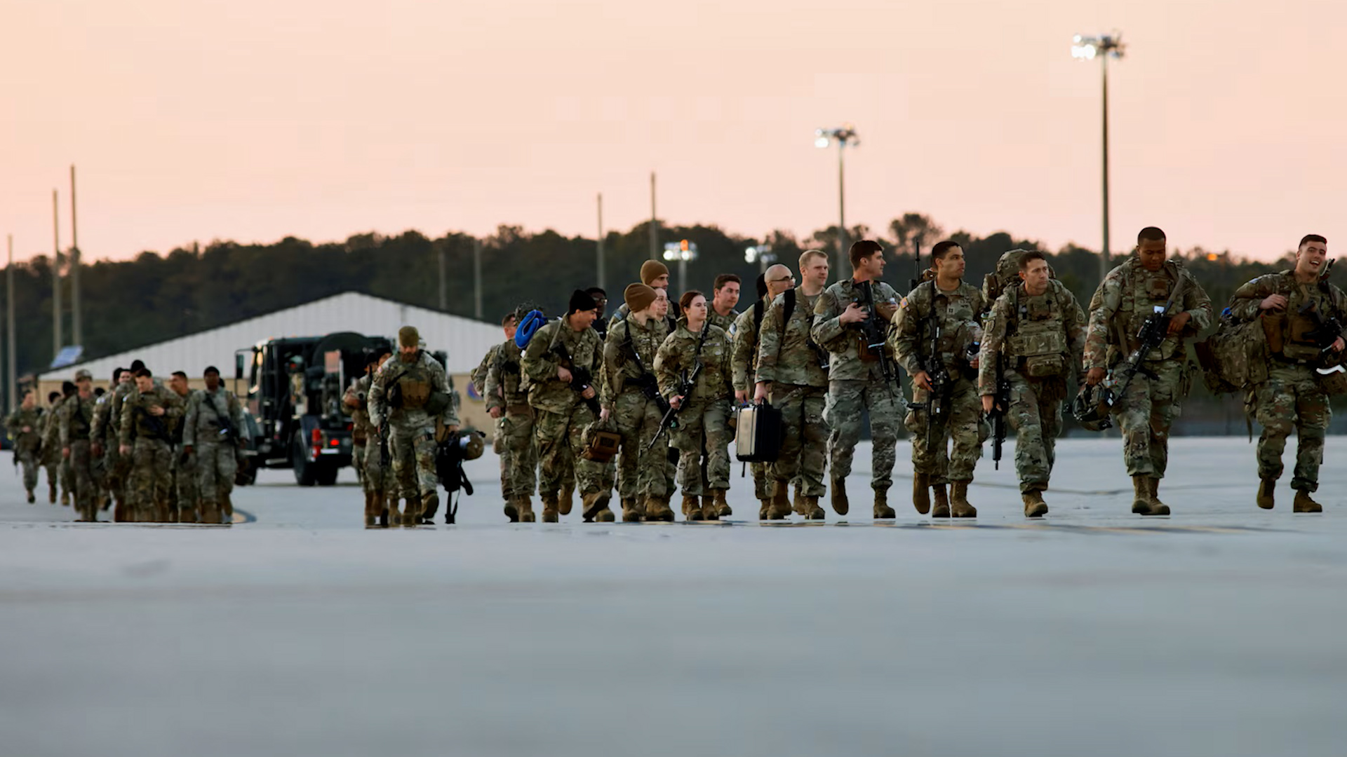 Mỹ c&acirc;n nhắc triển khai đơn vị l&iacute;nh d&ugrave; đặc biệt đến Trung Đ&ocirc;ng - Ảnh 1.