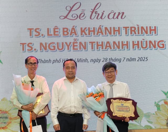 Nh&agrave; gi&aacute;o nghỉ hưu sẽ vẫn được k&yacute; hợp đồng lao động to&agrave;n thời gian- Ảnh 1.