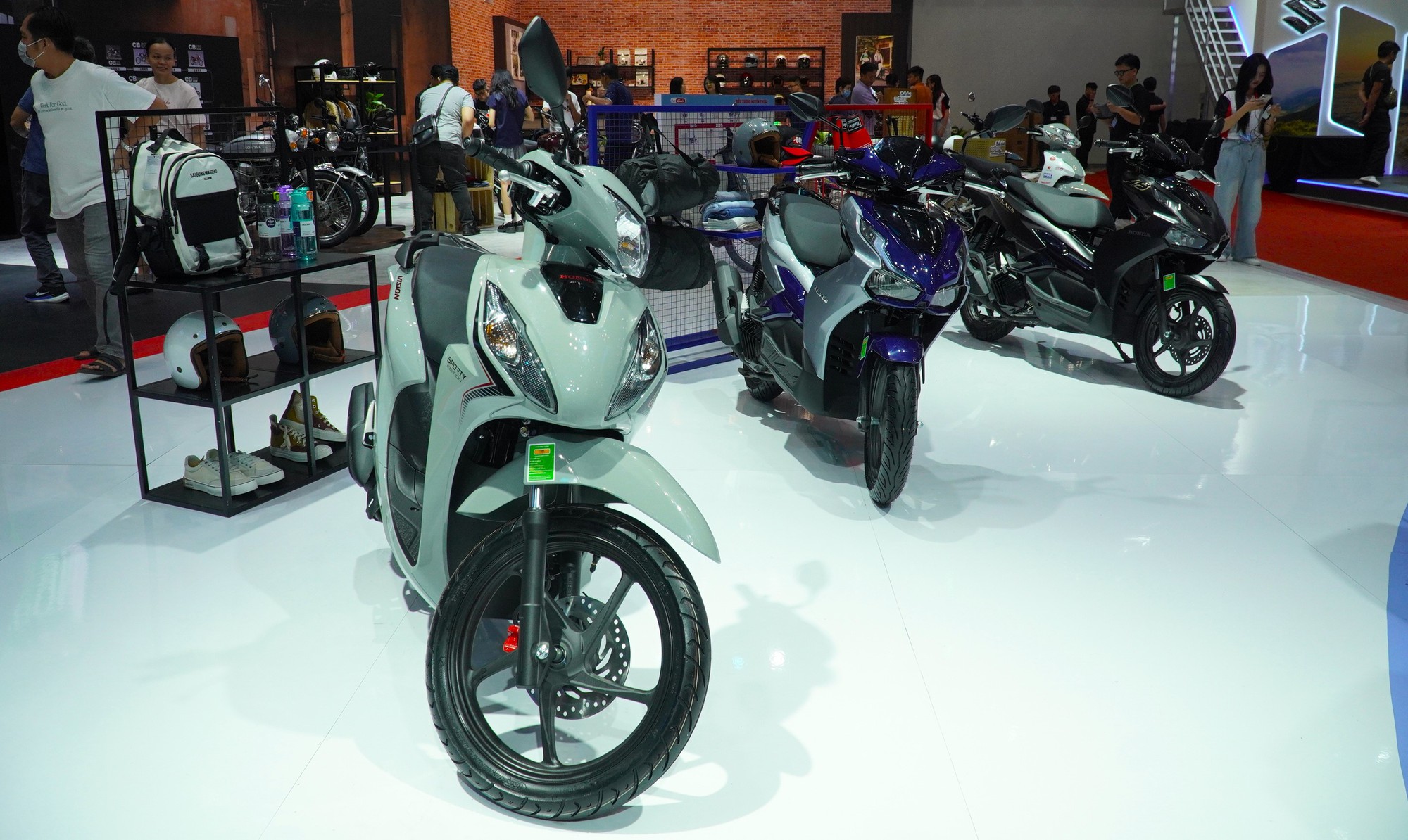 Hơn 8.100 xe máy được người Việt mua mỗi ngày - Ảnh 1. Hơn 8.100 xe máy được người Việt mua mỗi ngày - Ảnh 1.