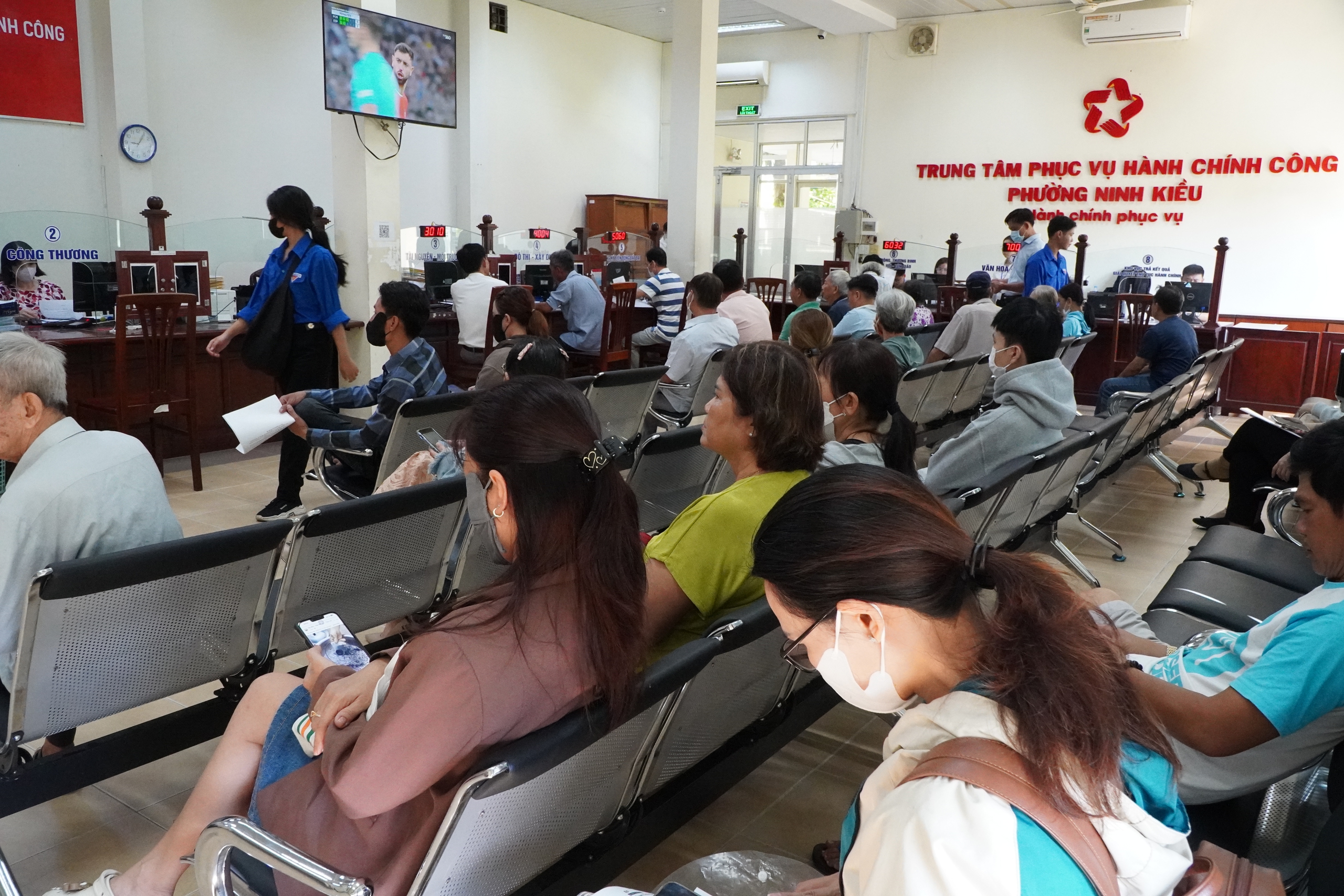 Cần Thơ đã ‘xin lỗi’ những hồ sơ hành chính quá hạn giải quyết thế nào? - Ảnh 1.