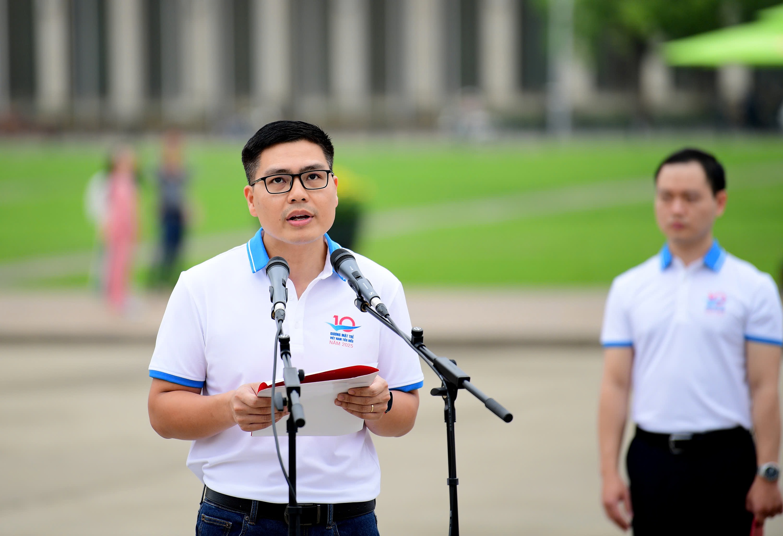 Ca sĩ H&ograve;a Minzy c&ugrave;ng c&aacute;c Gương mặt trẻ Việt Nam ti&ecirc;u biểu b&aacute;o c&ocirc;ng d&acirc;ng B&aacute;c - Ảnh 3.