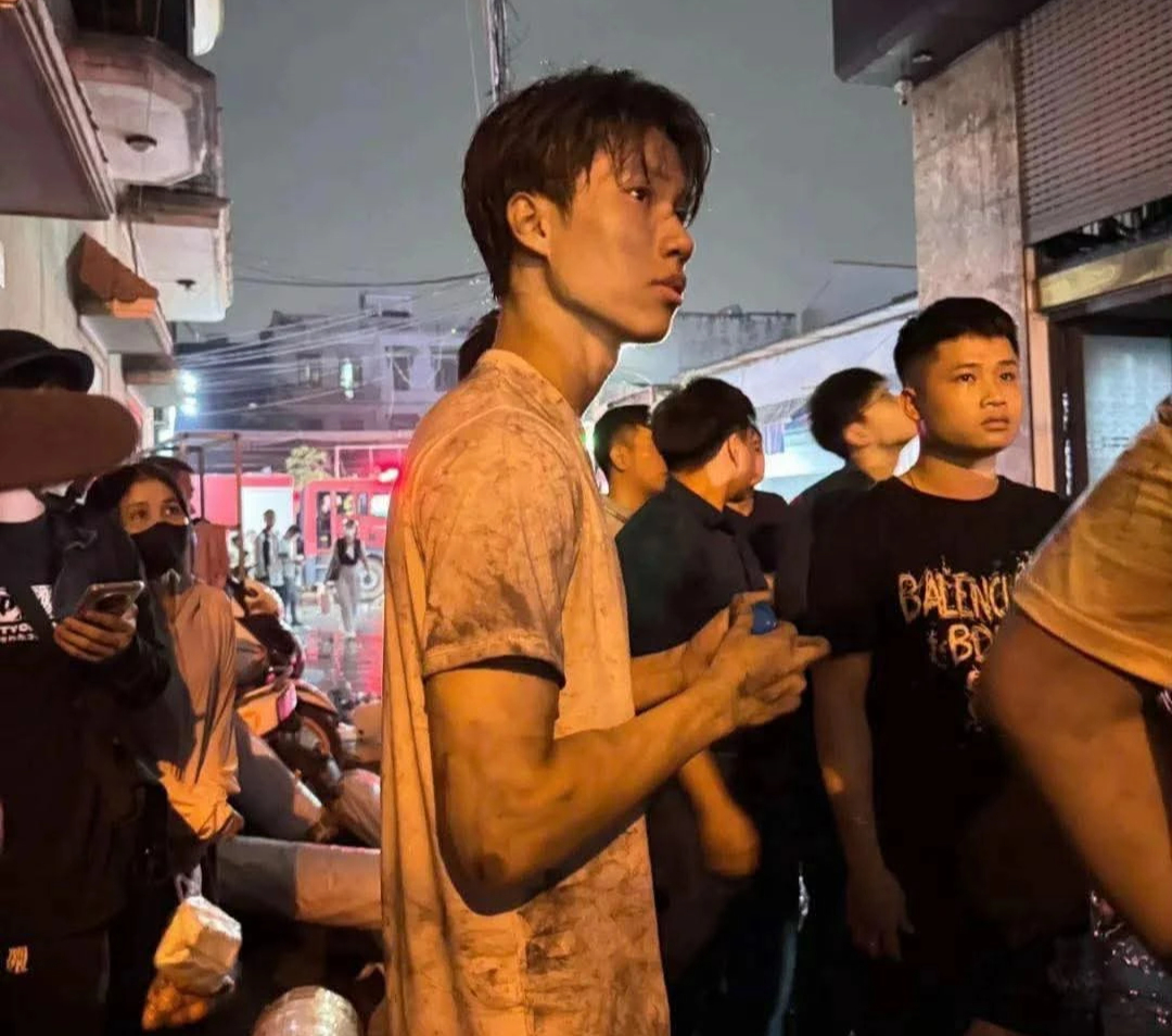 Nam sinh x&ocirc;ng v&agrave;o đ&aacute;m ch&aacute;y cứu 5 người ở H&agrave; Nội: 'T&ocirc;i kh&ocirc;ng phải người h&ugrave;ng'- Ảnh 4.