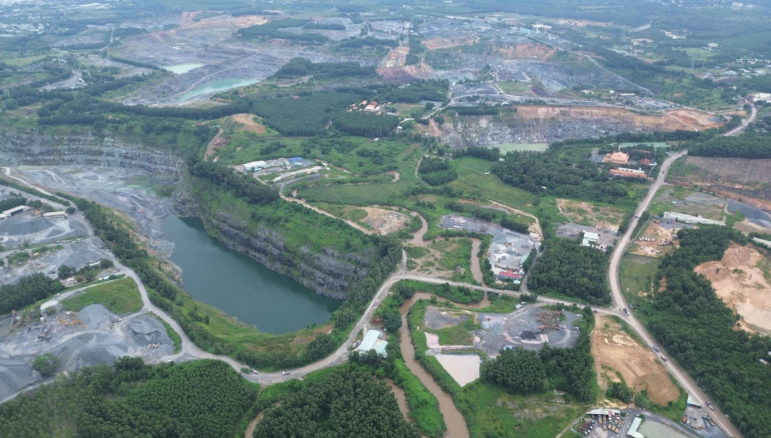 Đồng Nai sẽ đấu giá 13 mỏ đá, 2 mỏ đất, cùng 1 mỏ cát trên sông - Ảnh 1.