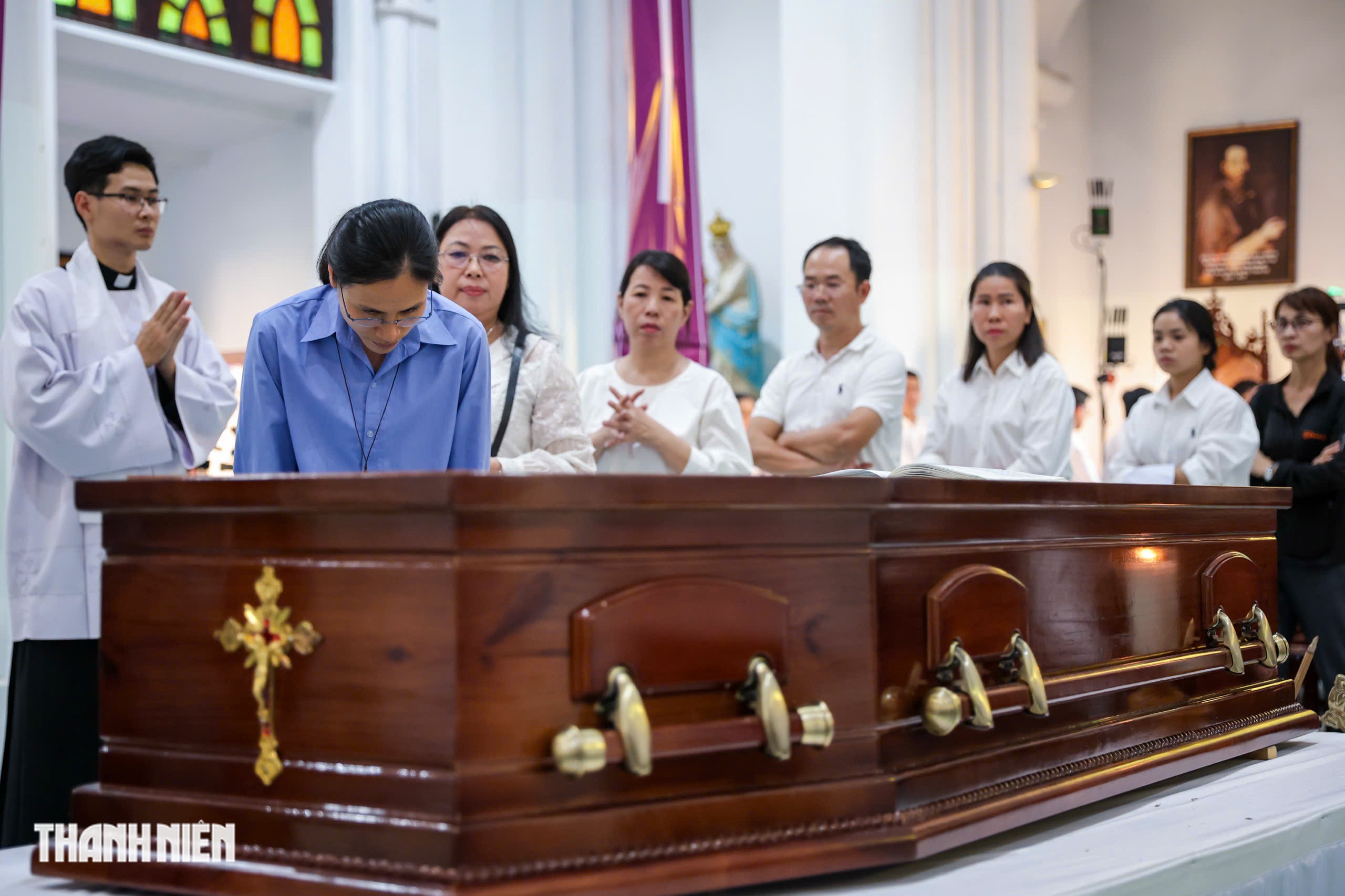 Gi&aacute;o d&acirc;n đến viếng Đức Hồng y Gioan Baotixita Phạm Minh Mẫn- Ảnh 10.