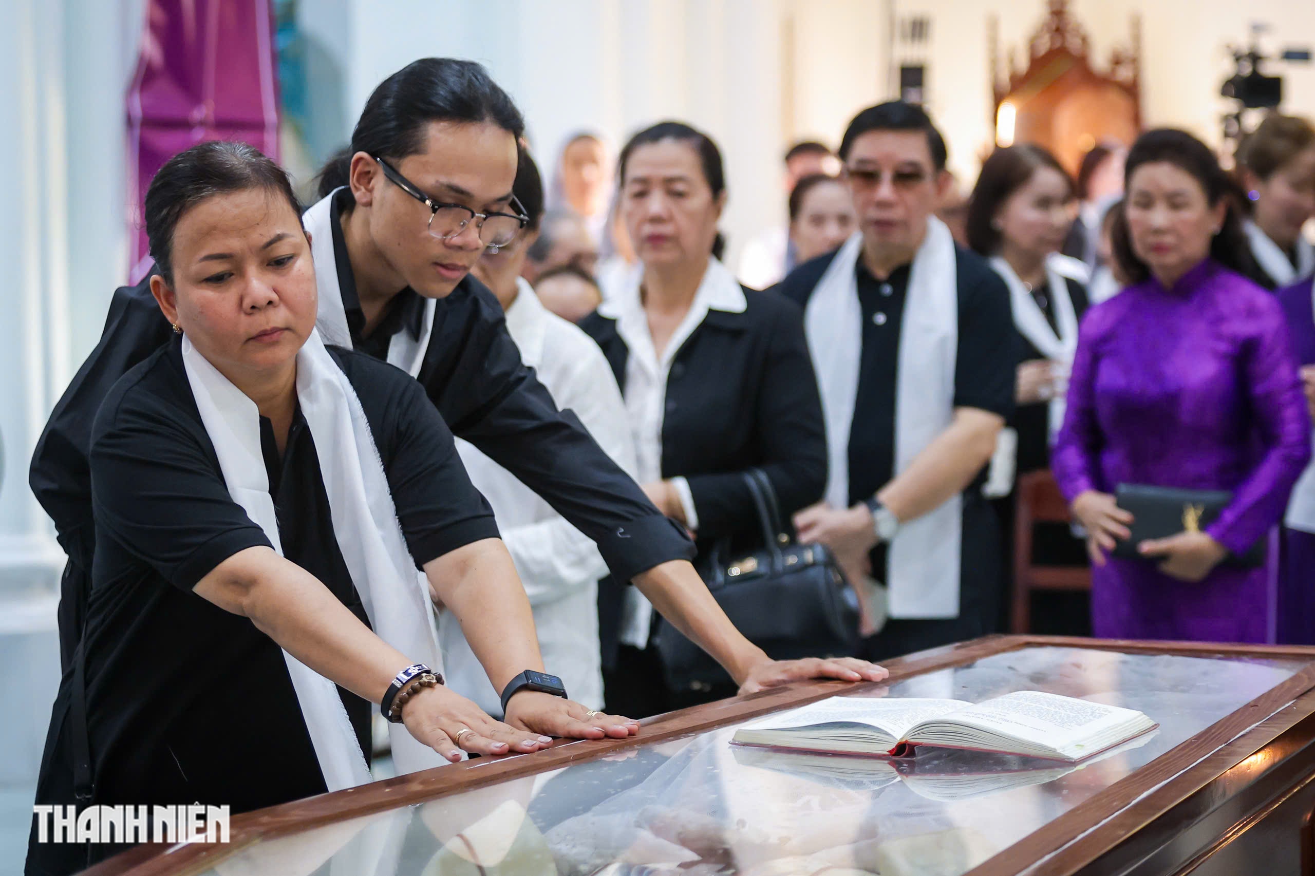 Gi&aacute;o d&acirc;n đến viếng Đức Hồng y Gioan Baotixita Phạm Minh Mẫn- Ảnh 4.