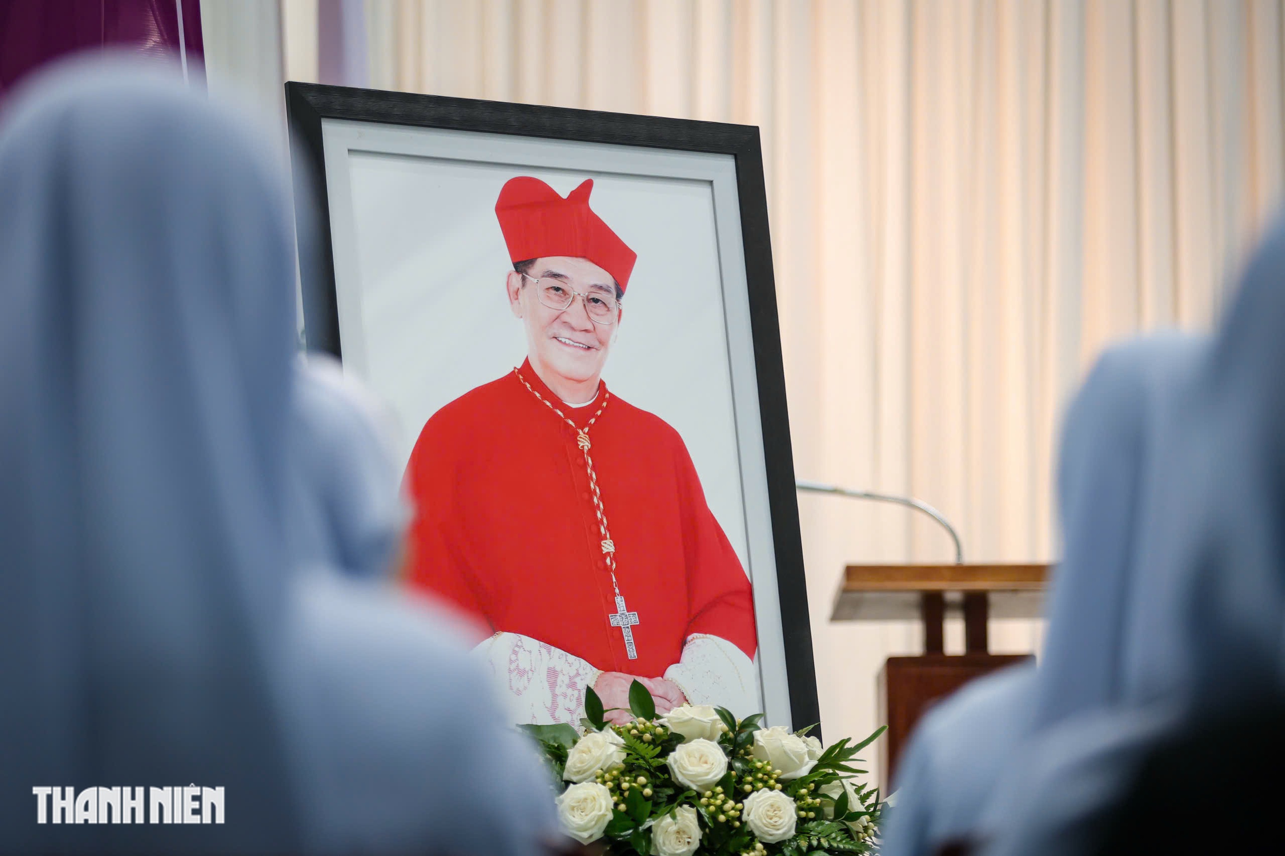 Gi&aacute;o d&acirc;n đến viếng Đức Hồng y Gioan Baotixita Phạm Minh Mẫn- Ảnh 1.