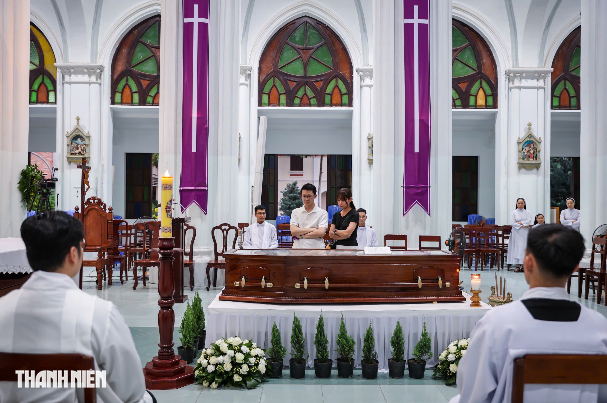 Gi&aacute;o d&acirc;n đến viếng Đức Hồng y Gioan Baotixita Phạm Minh Mẫn- Ảnh 12.