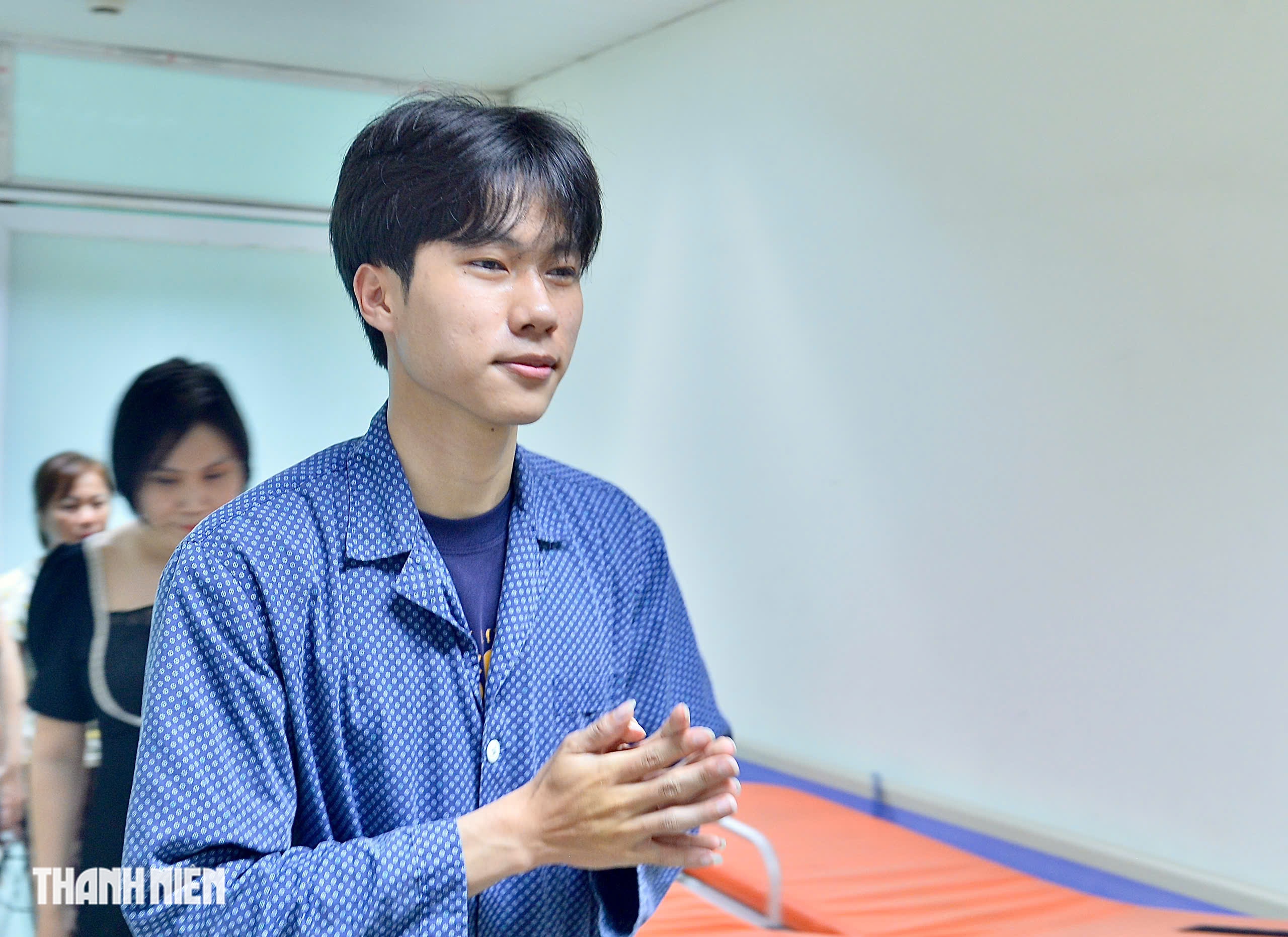 Nam sinh x&ocirc;ng v&agrave;o đ&aacute;m ch&aacute;y cứu 5 người ở H&agrave; Nội: 'T&ocirc;i kh&ocirc;ng phải người h&ugrave;ng'- Ảnh 2.