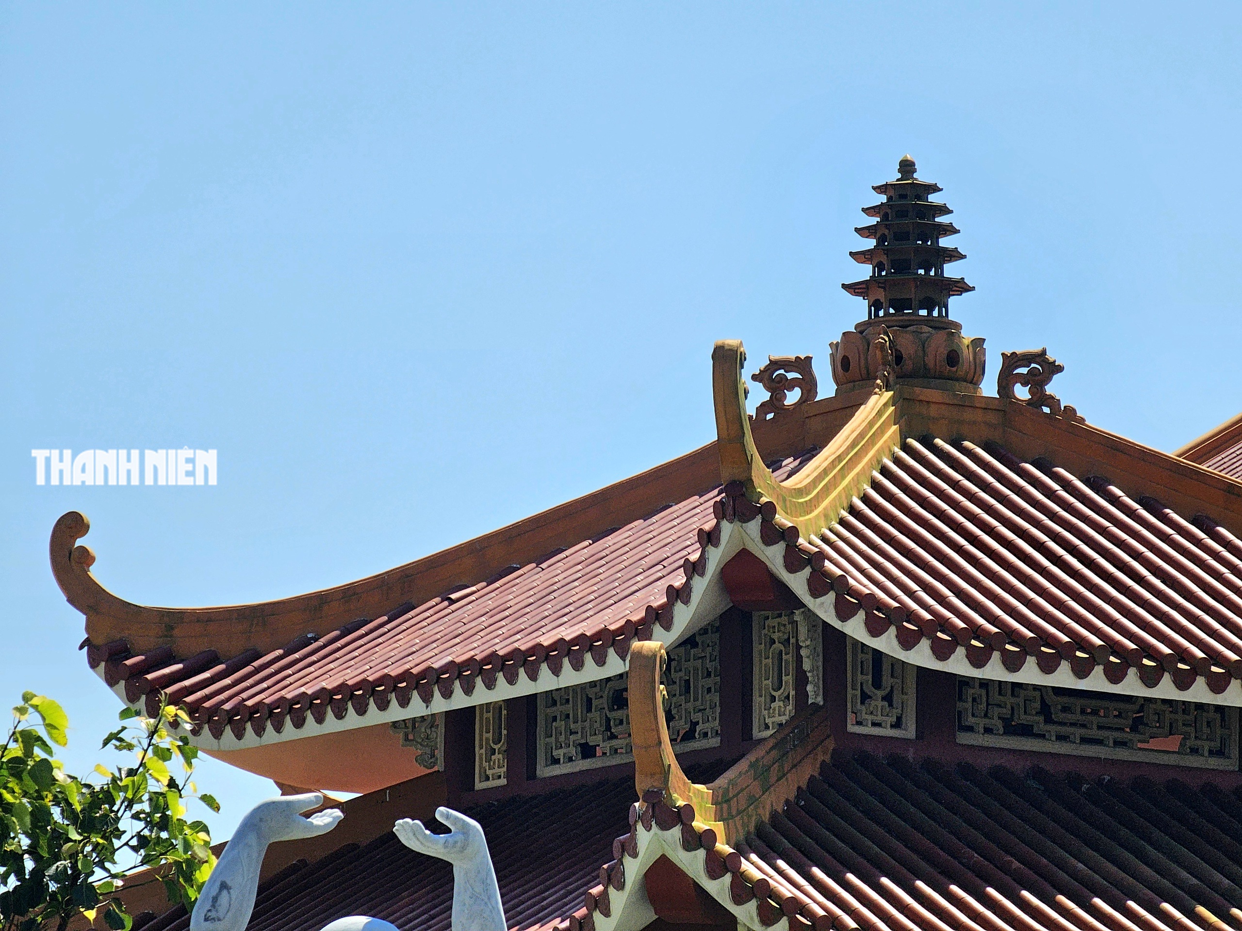 Thiền viện Tr&uacute;c l&acirc;m Ph&uacute; Y&ecirc;n tr&ecirc;n n&uacute;i cao 400 m: Nh&igrave;n trọn n&uacute;i Ch&oacute;p Ch&agrave;i v&agrave; biển Tuy H&ograve;a- Ảnh 3.