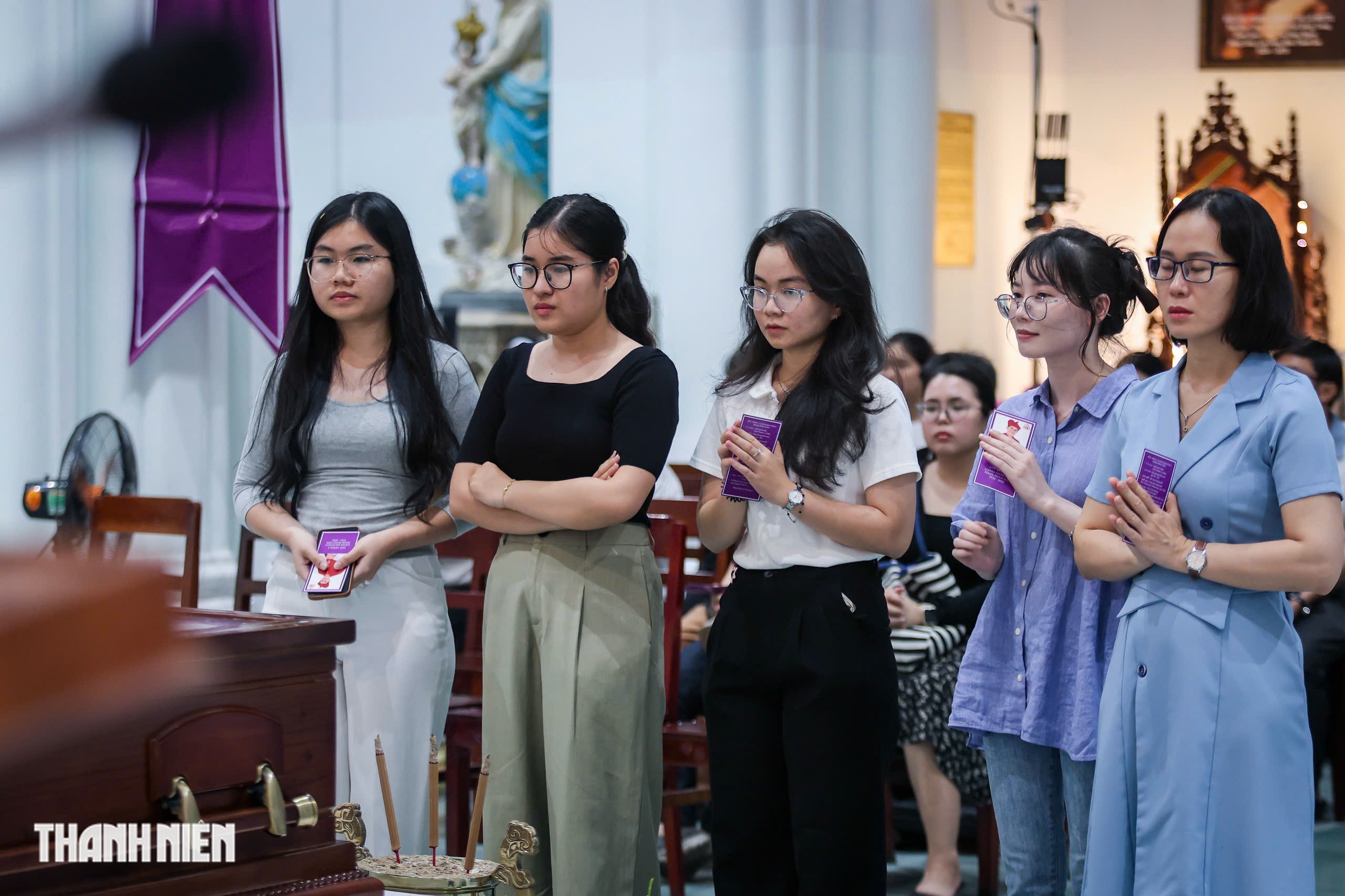 Gi&aacute;o d&acirc;n đến viếng Đức Hồng y Gioan Baotixita Phạm Minh Mẫn- Ảnh 9.