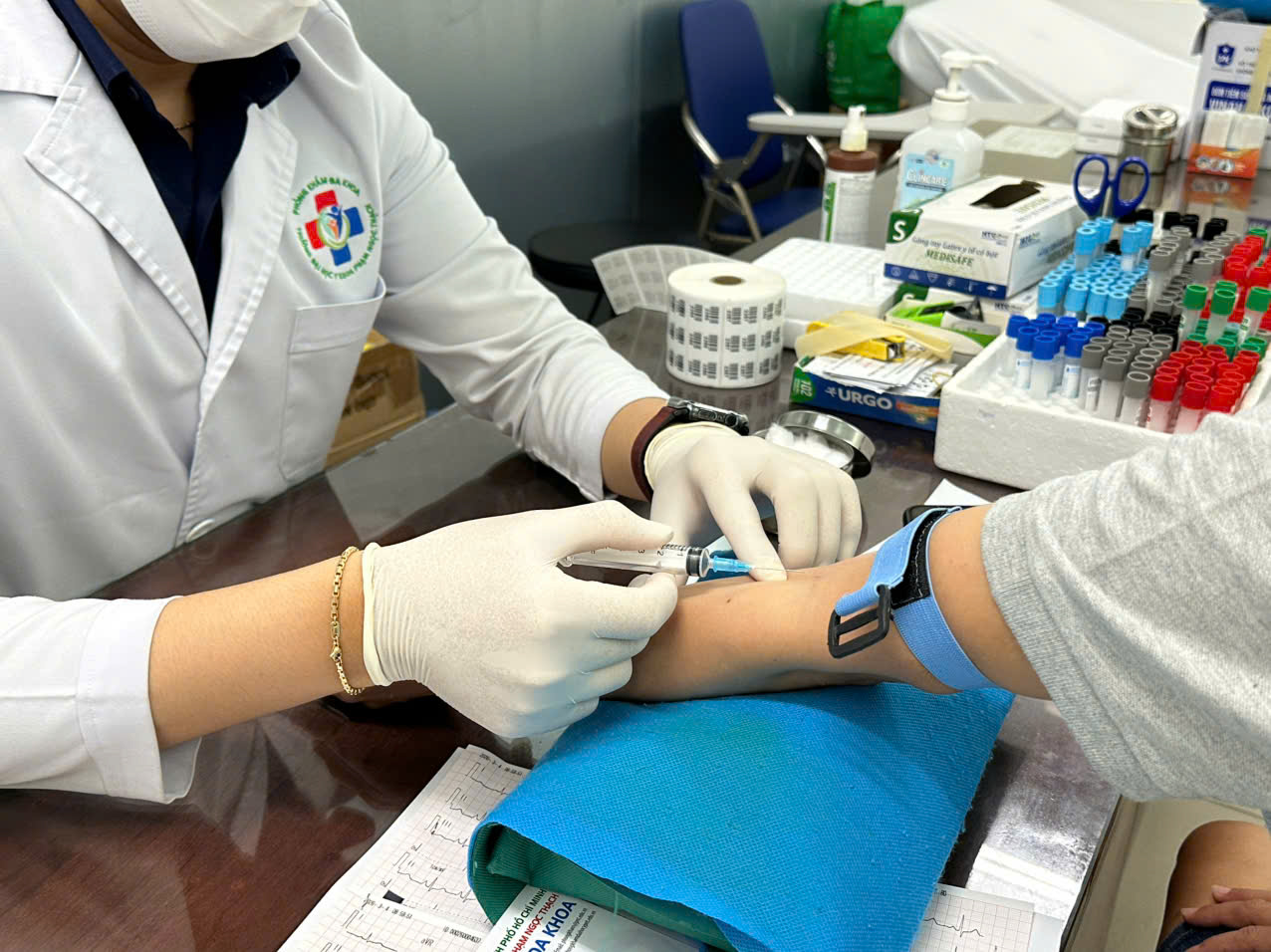 Giải mã bệnh bí ẩn: Độc chất - kẻ giết người thầm lặng - Ảnh 2.