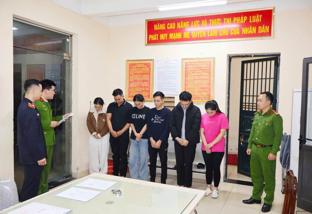 Bắt 7 bác sĩ ‘dởm’ dùng nước muối để tiêm tăng kích cỡ dương vật cho khách- Ảnh 1.