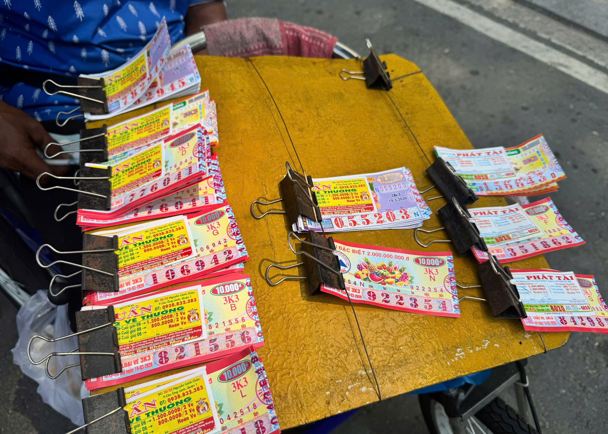 Vòng xoáy vé số 'mua đứt bán đoạn': Cứ chờ thiện chí của công ty xổ số?- Ảnh 1.