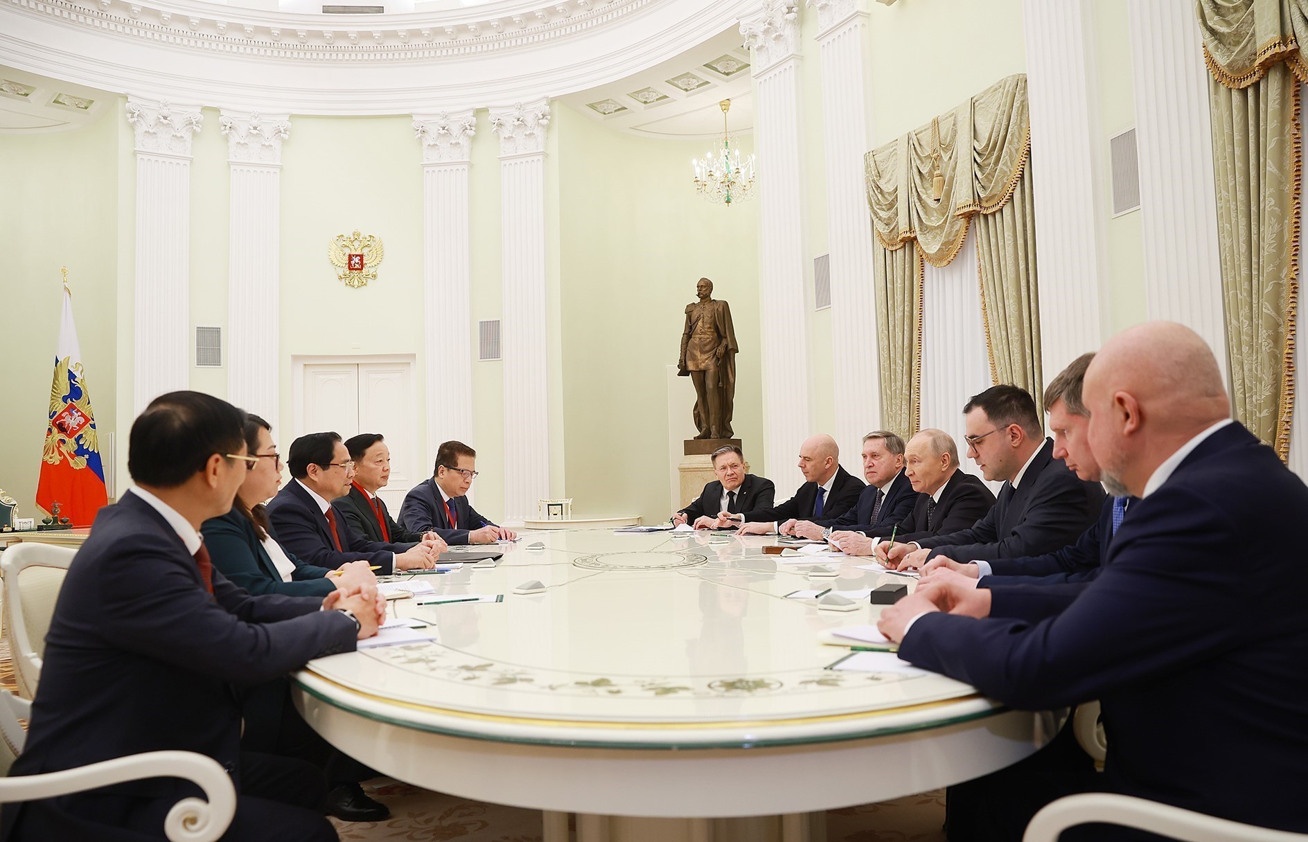 Nga xem x&eacute;t miễn thị thực cho c&ocirc;ng d&acirc;n Việt Nam- Ảnh 2.