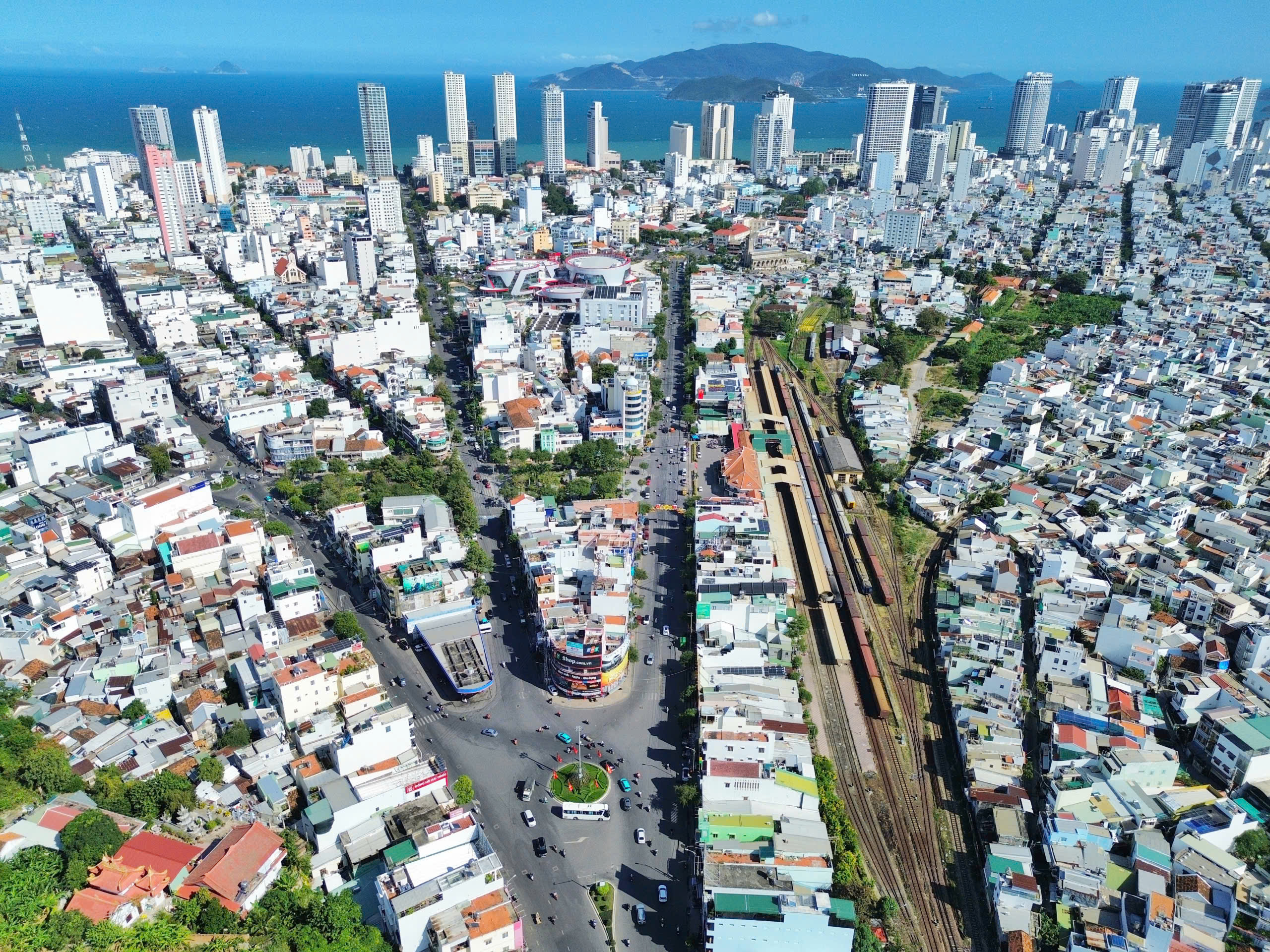 Khánh Hòa siết chặt quản lý tài sản công, xử lý dứt điểm nhà đất dôi dư - Ảnh 1.