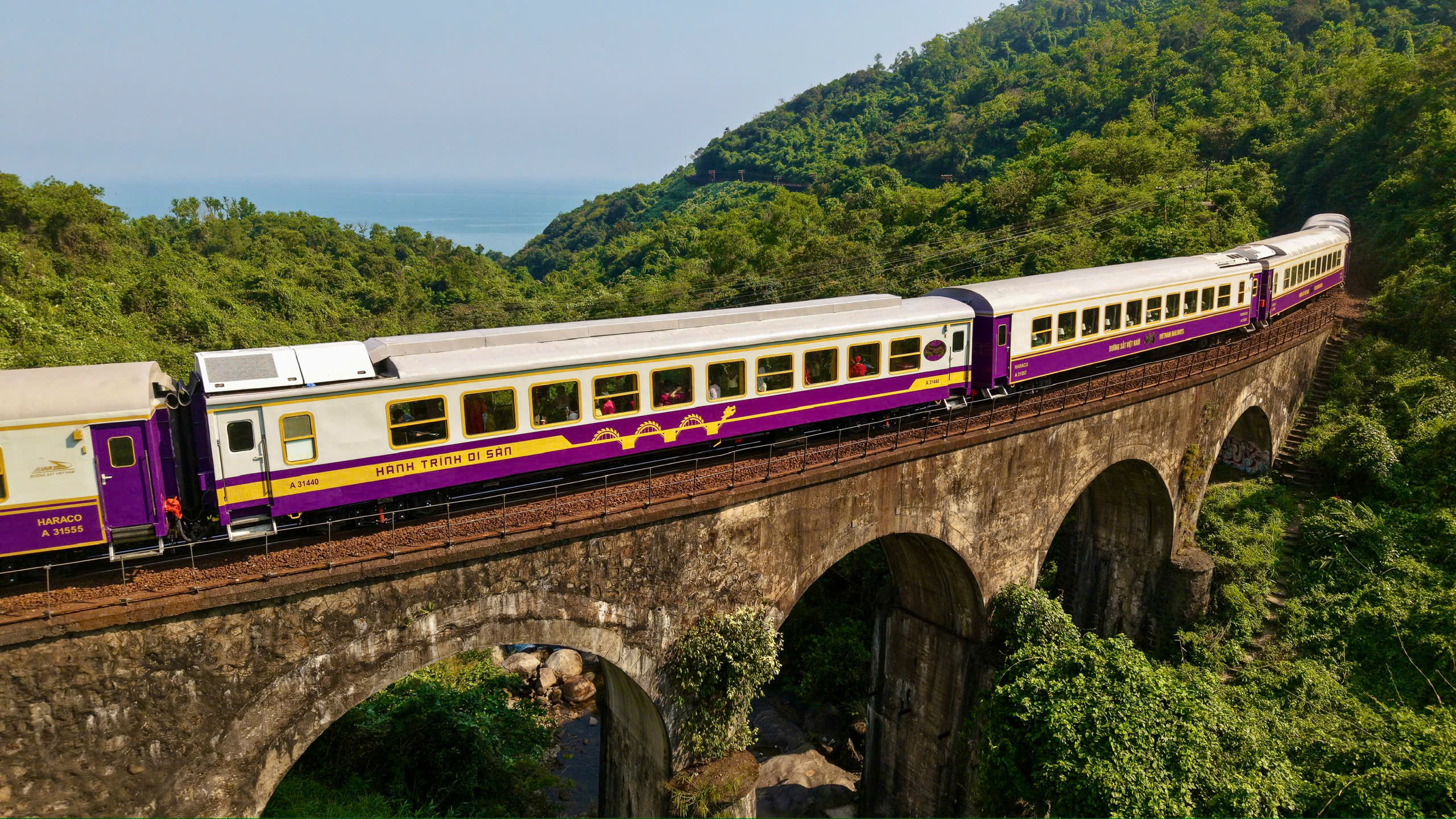 Chuyến t&agrave;u di sản miền Trung c&oacute; g&igrave; sau khi được 'thay &aacute;o' mới? - Ảnh 7.