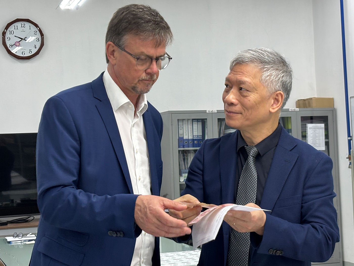 Hướng tới đột phá công nghệ giấy nền polymer đa lớp - Ảnh 2.