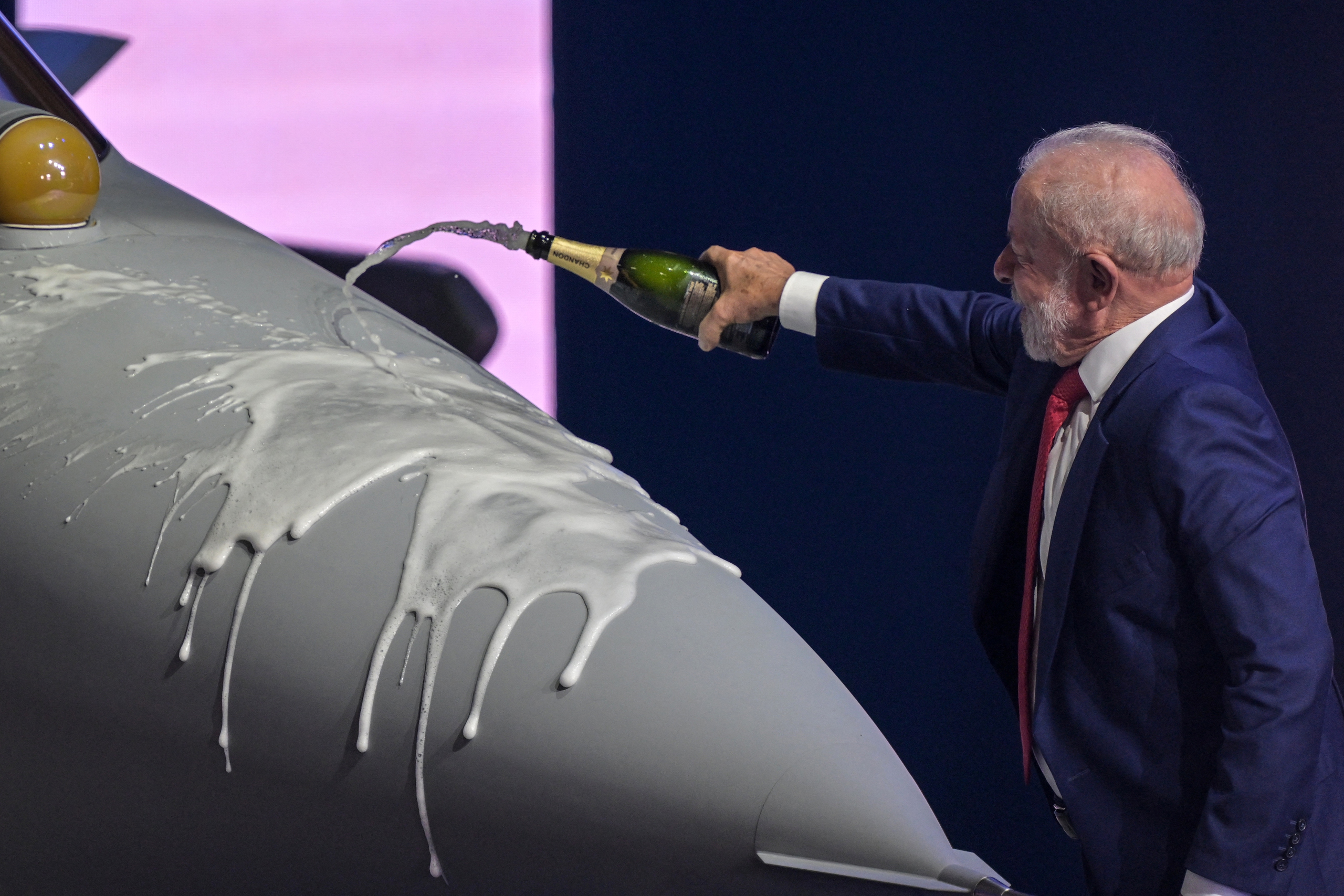 Brazil ra mắt chiến đấu cơ siêu thanh nội địa đầu tiên - Ảnh 2.