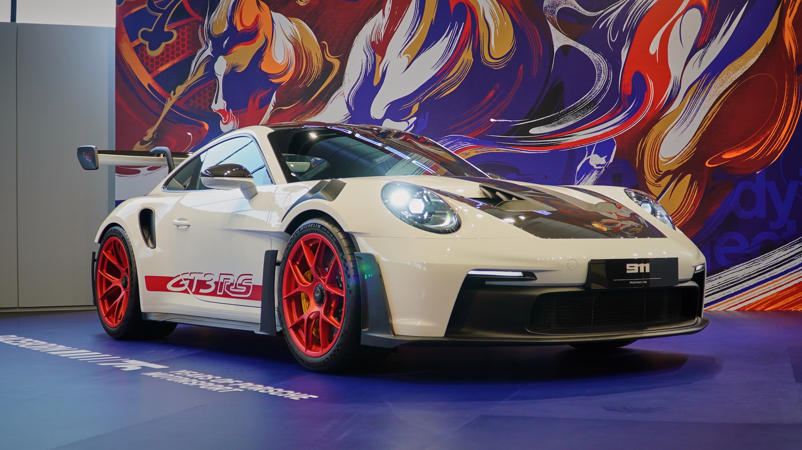 Đắt hơn 4,07 tỉ so với bản thường, Porsche 911 GT3 RS Weissach c&oacute; g&igrave; đặc biệt? - Ảnh 1.