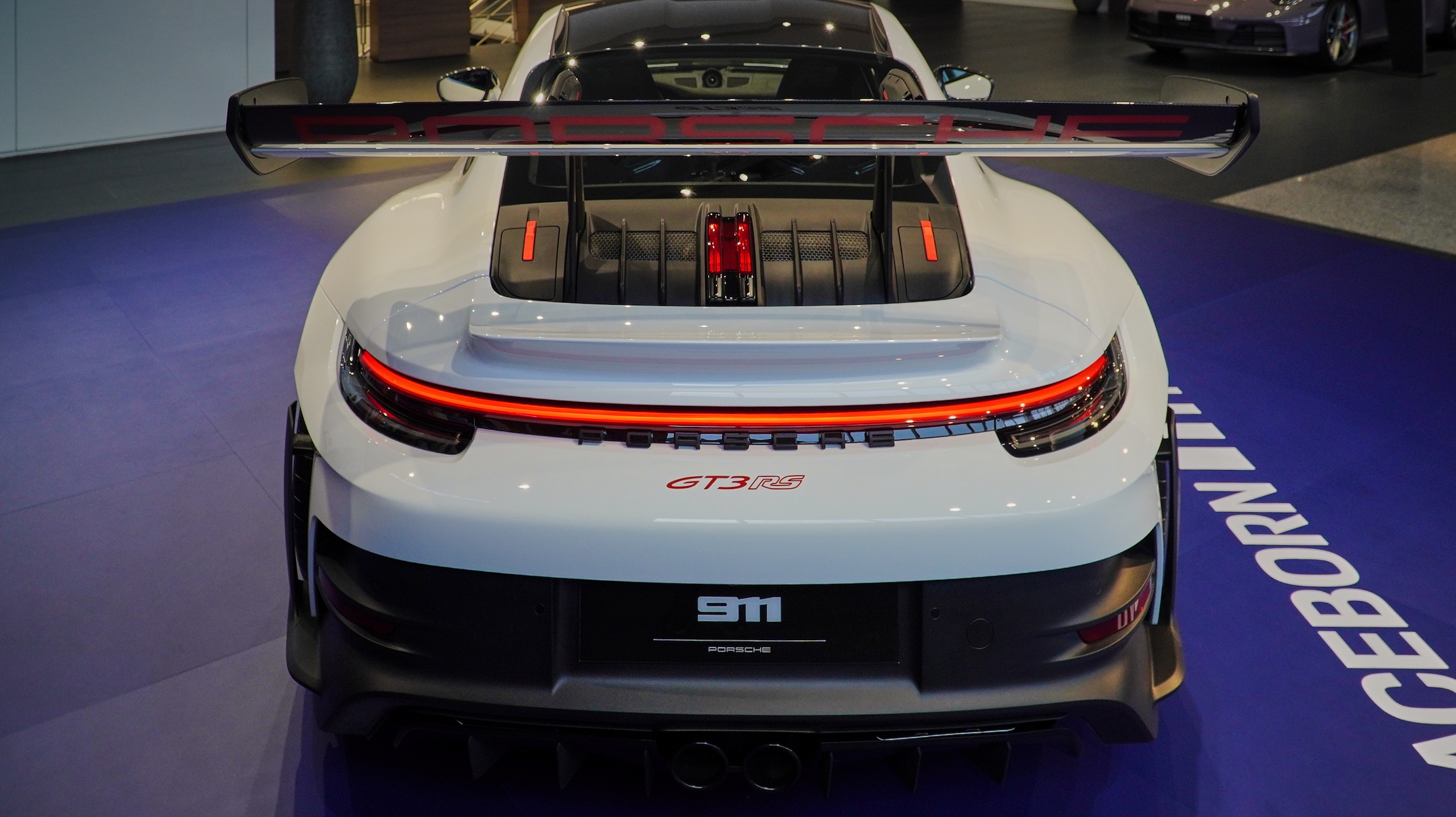 Đắt hơn 4,07 tỉ so với bản thường, Porsche 911 GT3 RS Weissach c&oacute; g&igrave; đặc biệt? - Ảnh 10.