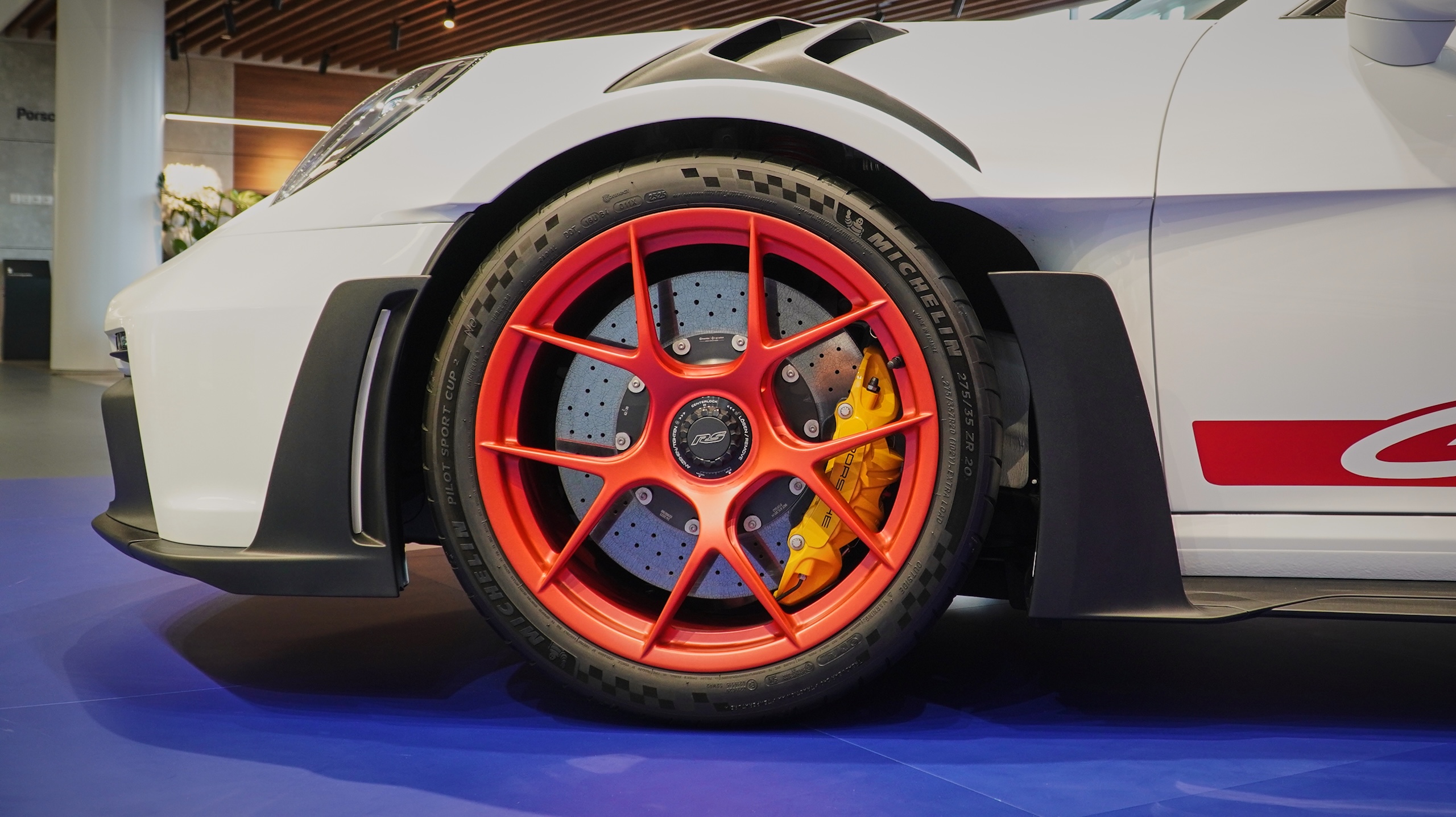 Đắt hơn 4,07 tỉ so với bản thường, Porsche 911 GT3 RS Weissach c&oacute; g&igrave; đặc biệt? - Ảnh 5.