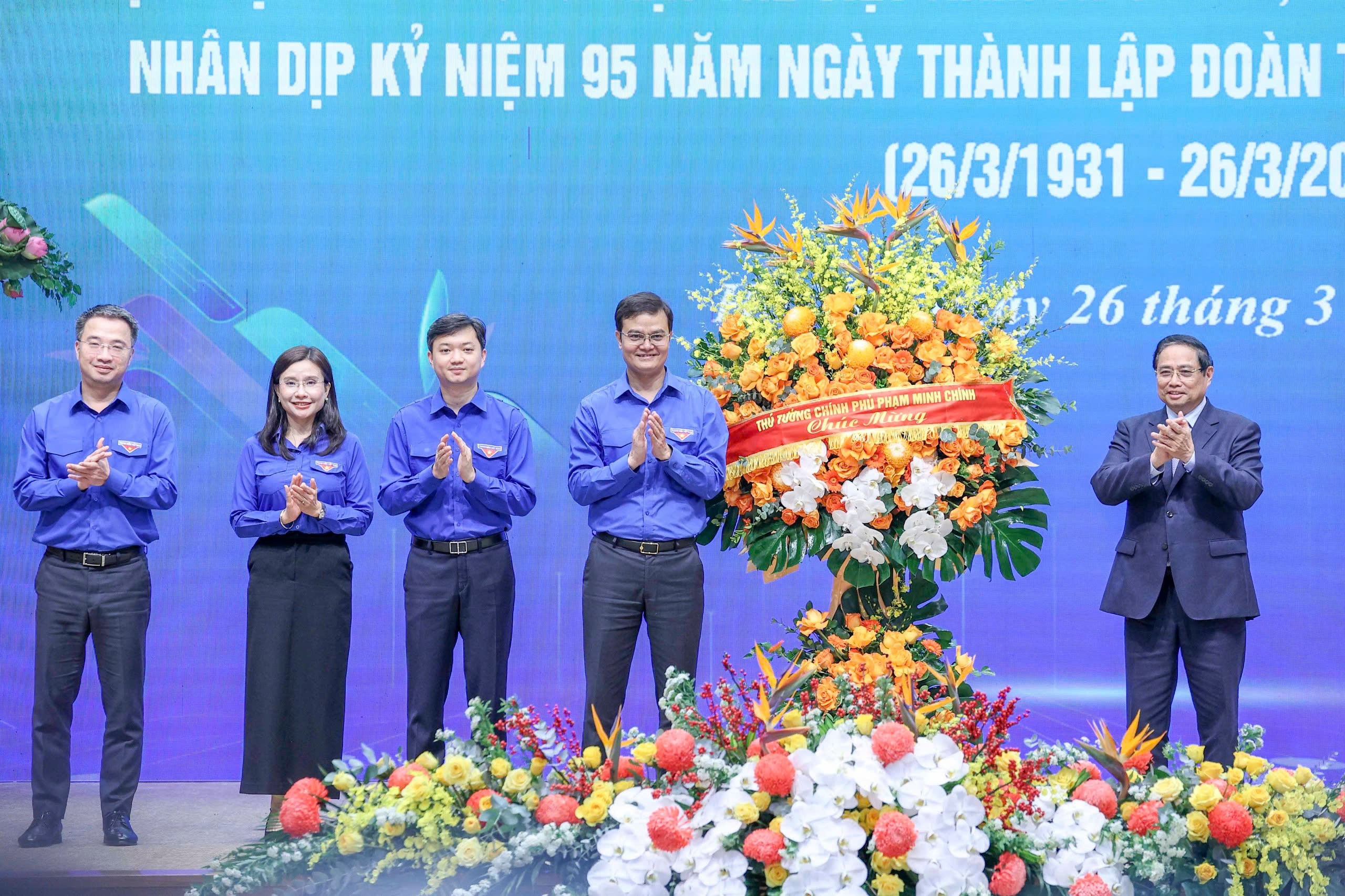Thủ tướng Phạm Minh Ch&iacute;nh k&ecirc;u gọi thanh ni&ecirc;n vươn m&igrave;nh vượt qua giới hạn năm 2026 - Ảnh 3.