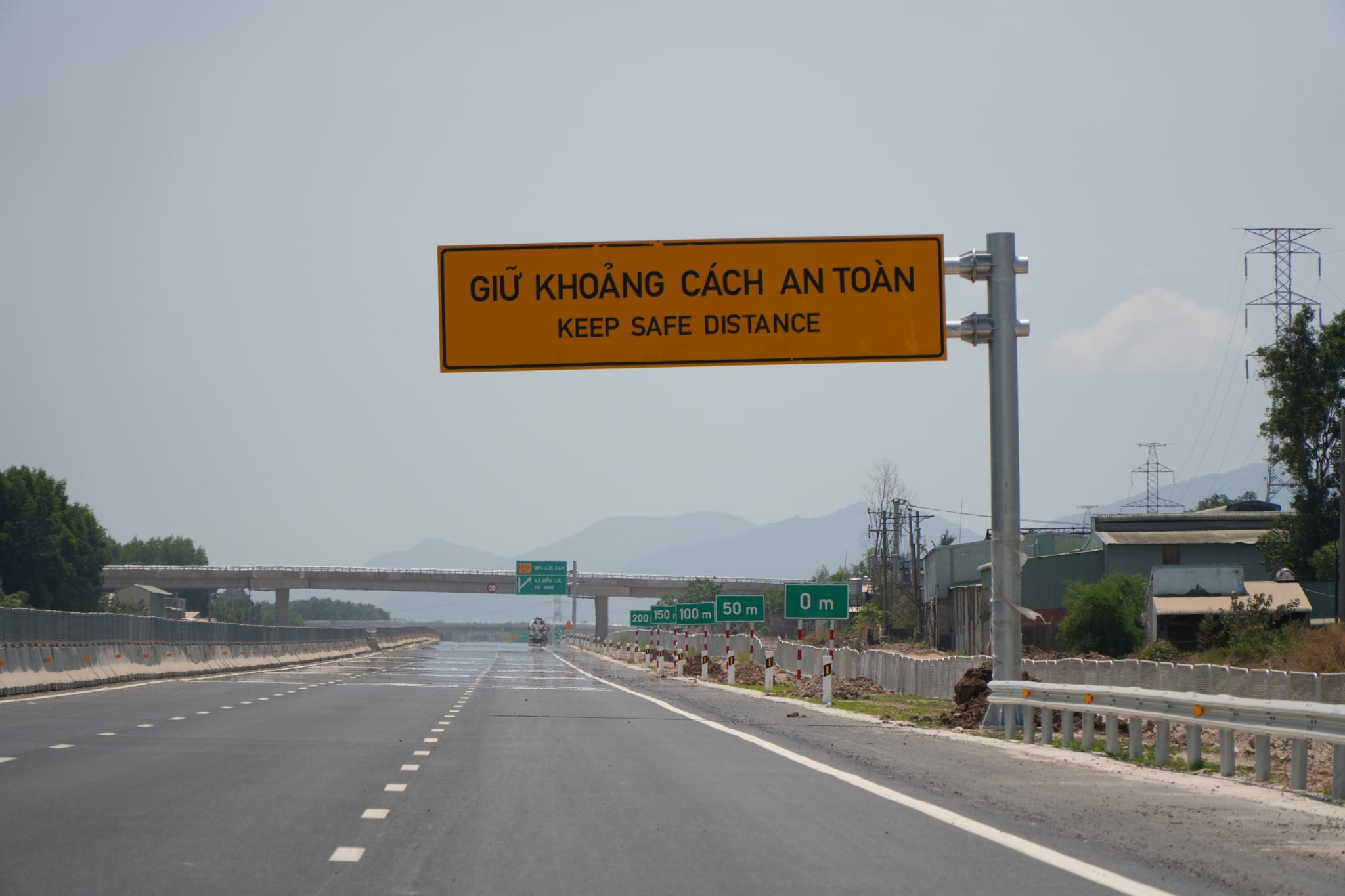 Trường hợp nào bắt buộc đặt biển cảnh báo sau ô tô 150 mét trên cao tốc?- Ảnh 3. Trường hợp nào bắt buộc đặt biển cảnh báo sau ô tô 150 mét trên cao tốc?- Ảnh 3.