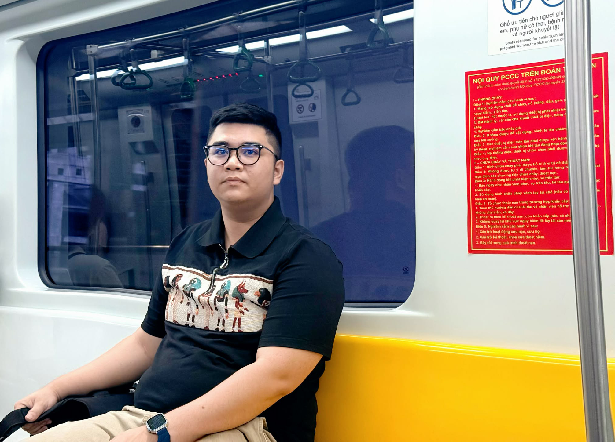 Đi tàu điện trên cao, dân công sở tiết kiệm tiền triệu giữa 'bão' giá xăng- Ảnh 4. Đi tàu điện trên cao, dân công sở tiết kiệm tiền triệu giữa 'bão' giá xăng- Ảnh 4.