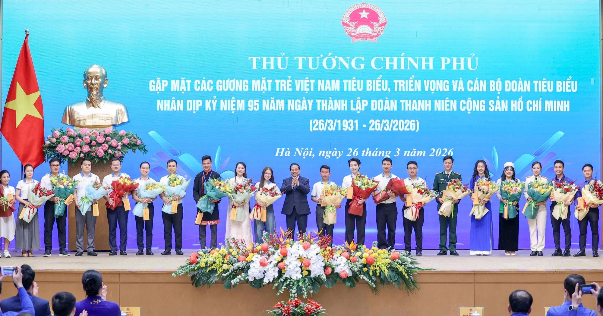 Thủ tướng Phạm Minh Ch&iacute;nh k&ecirc;u gọi thanh ni&ecirc;n vươn m&igrave;nh vượt qua giới hạn năm 2026 - Ảnh 6.