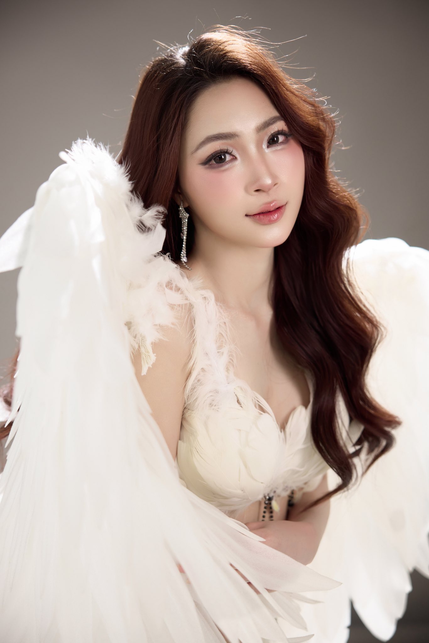 Vẻ gợi cảm của top 5 Người đẹp biển tại Miss World Vietnam - Ảnh 1.