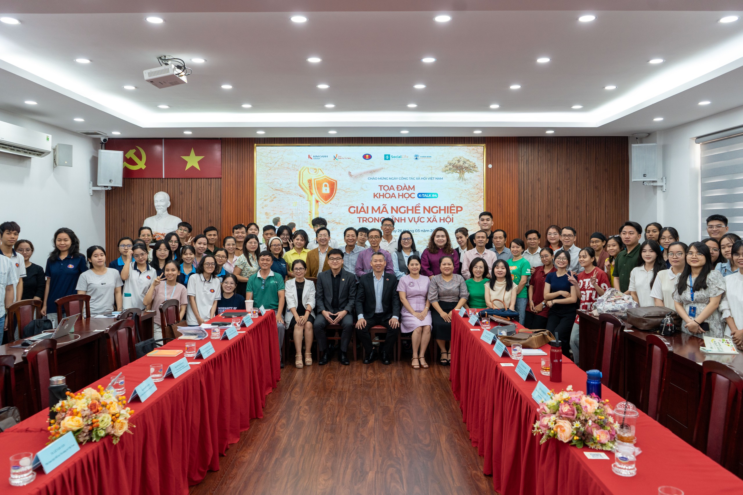 Giải mã nghề công tác xã hội: 'Lương là cho trước nhận sau' - Ảnh 7.