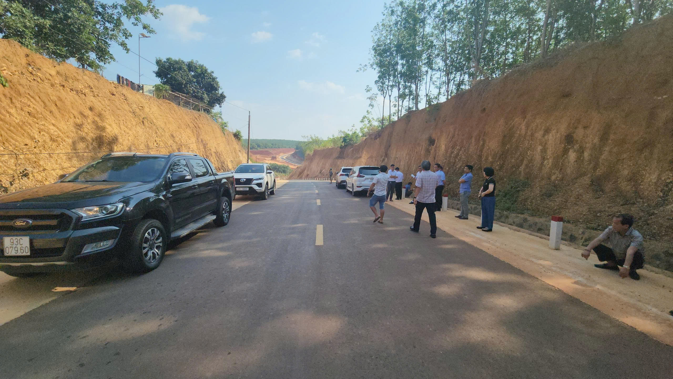 Nhà dân chênh vênh bên mép vực ở Đồng Nai: Thực trạng cần giải quyết Ngay - Ảnh 4. Nhà dân chênh vênh bên mép vực ở Đồng Nai: Thực trạng cần giải quyết Ngay - Ảnh 4.