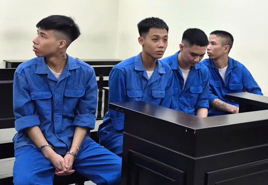 4 thanh niên mở hàng loạt tài khoản ngân hàng, sang Campuchia 'gọi điện lừa đảo' - Ảnh 1.