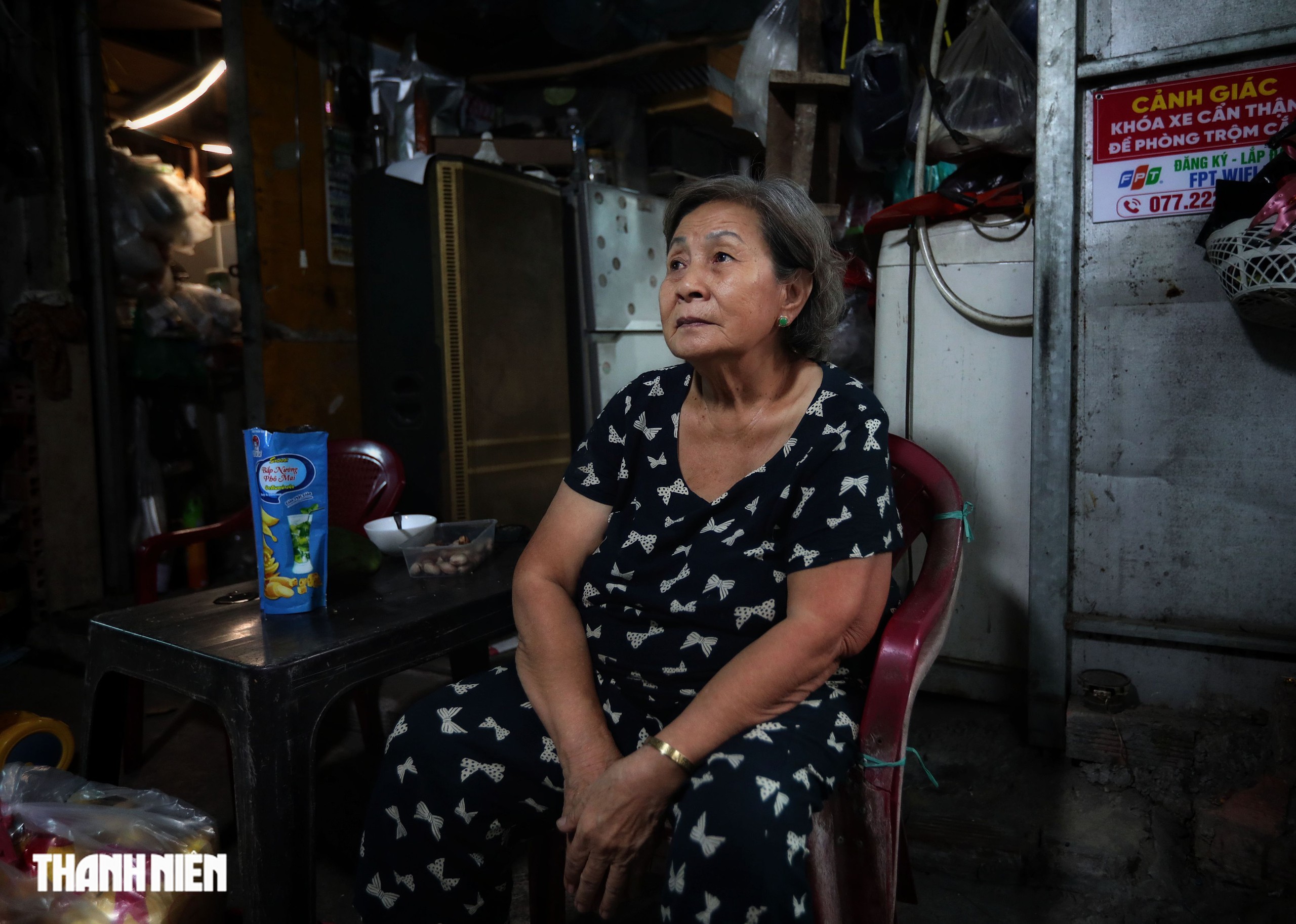 Cuộc sống tạm bợ bên trong Khu thể thao Rạch Chiếc chờ ngày hồi sinh- Ảnh 11. Cuộc sống tạm bợ bên trong Khu thể thao Rạch Chiếc chờ ngày hồi sinh- Ảnh 11.