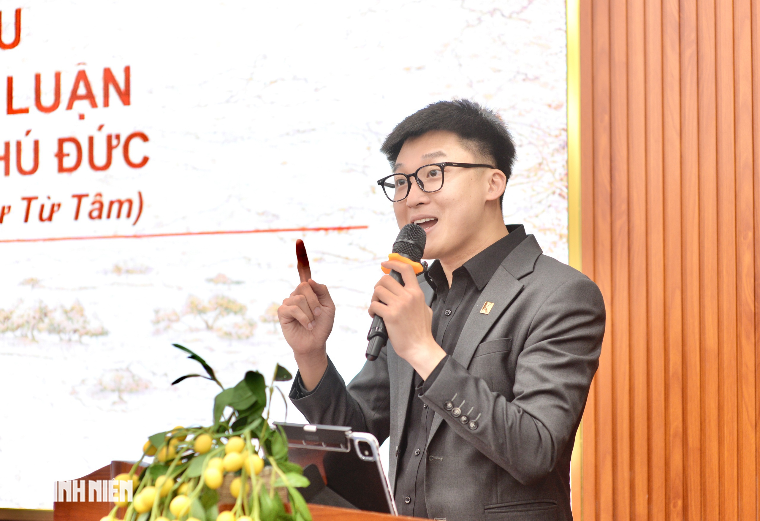 Giải mã nghề công tác xã hội: 'Lương là cho trước nhận sau' - Ảnh 2.