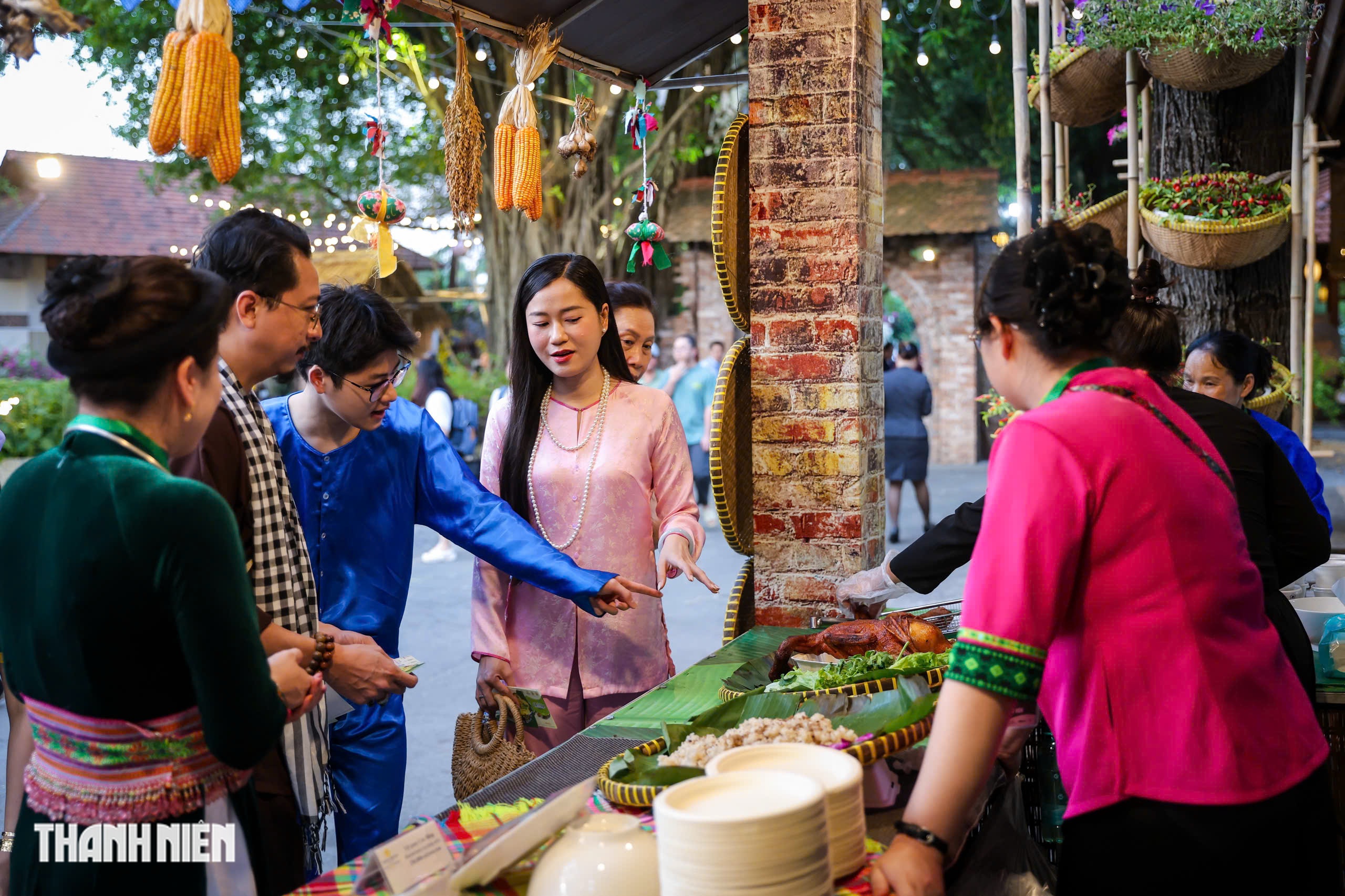 500 món ăn đặc sản 3 miền 'đổ bộ' lễ hội ẩm thực lớn nhất TP.HCM - Ảnh 1.