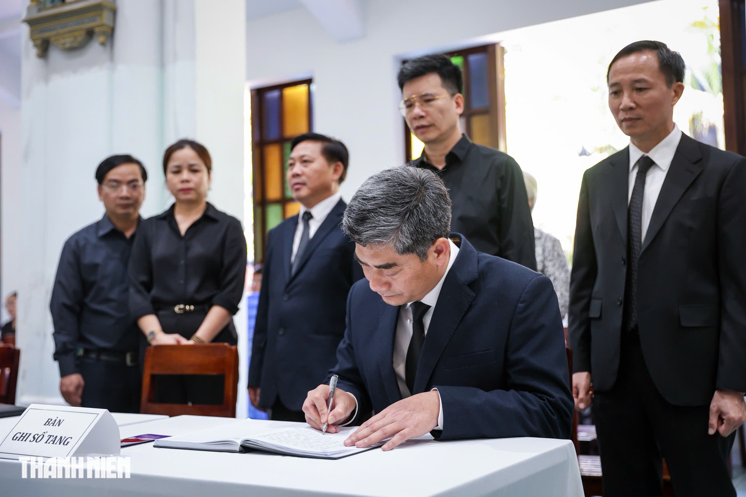 - Ảnh 3. - Ảnh 3.