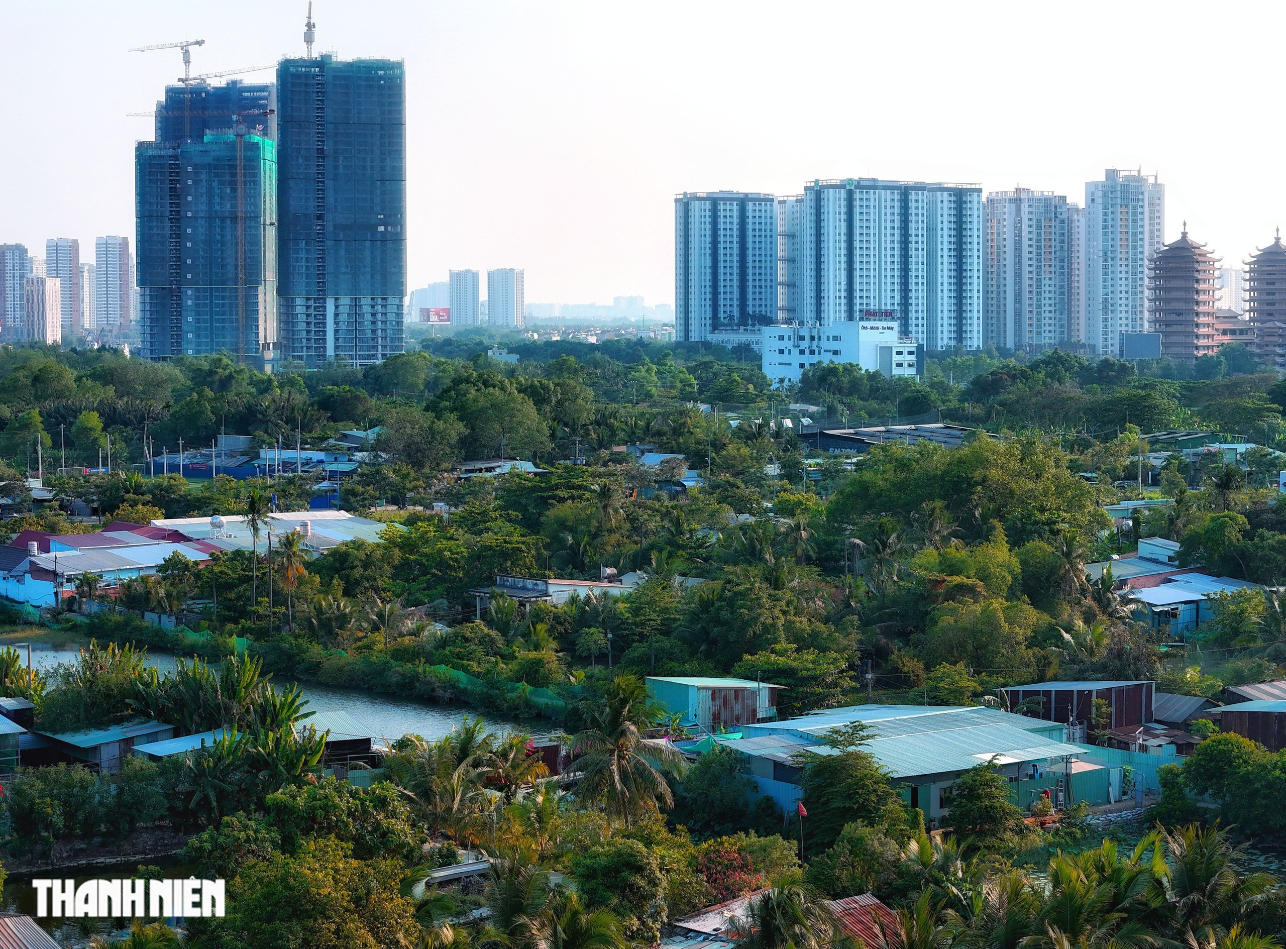 Cuộc sống tạm bợ bên trong Khu thể thao Rạch Chiếc chờ ngày hồi sinh- Ảnh 14. Cuộc sống tạm bợ bên trong Khu thể thao Rạch Chiếc chờ ngày hồi sinh- Ảnh 14.