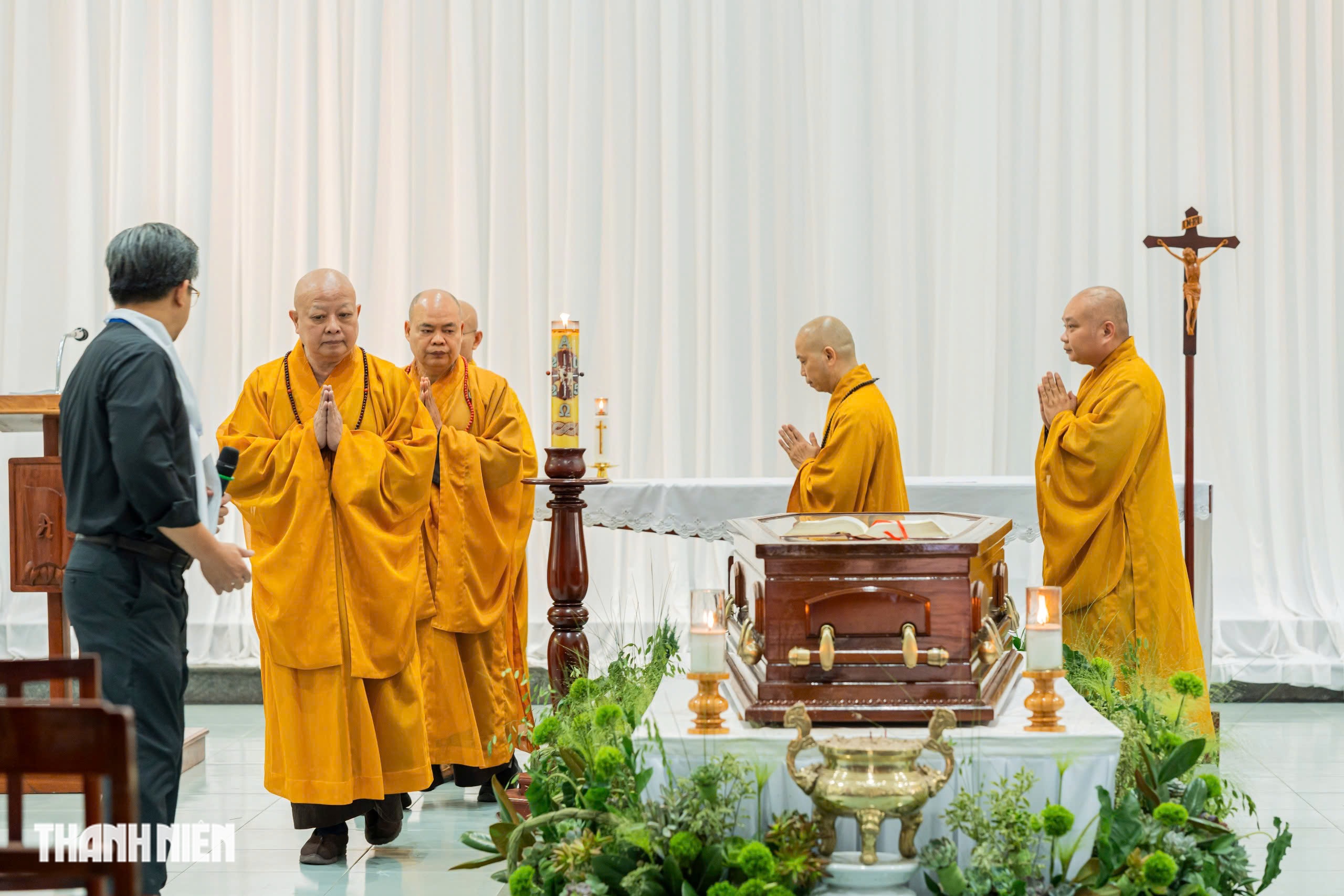 C&aacute;c đo&agrave;n t&ocirc;n gi&aacute;o bạn viếng Đức Hồng y Gioan Baotixita  Phạm Minh Mẫn - Ảnh 3.