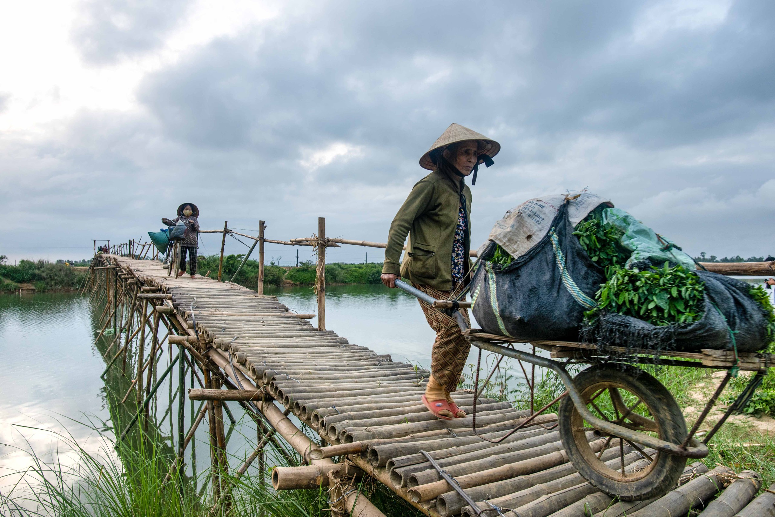 Khoảnh khắc b&igrave;nh y&ecirc;n nơi c&acirc;y cầu tre độc đ&aacute;o ở Đ&agrave; Nẵng - Ảnh 8.