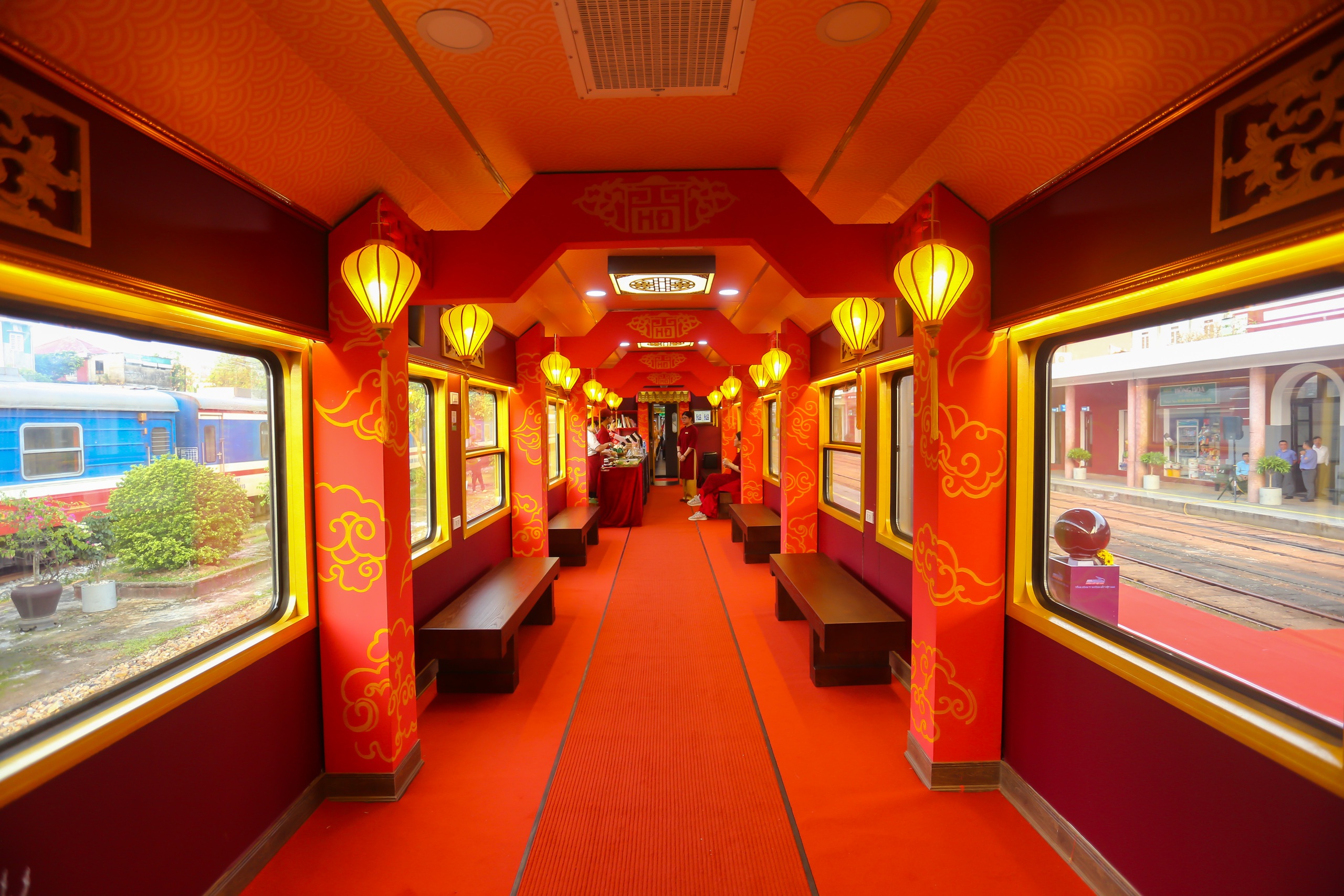 Chuyến t&agrave;u di sản miền Trung c&oacute; g&igrave; sau khi được 'thay &aacute;o' mới? - Ảnh 3.