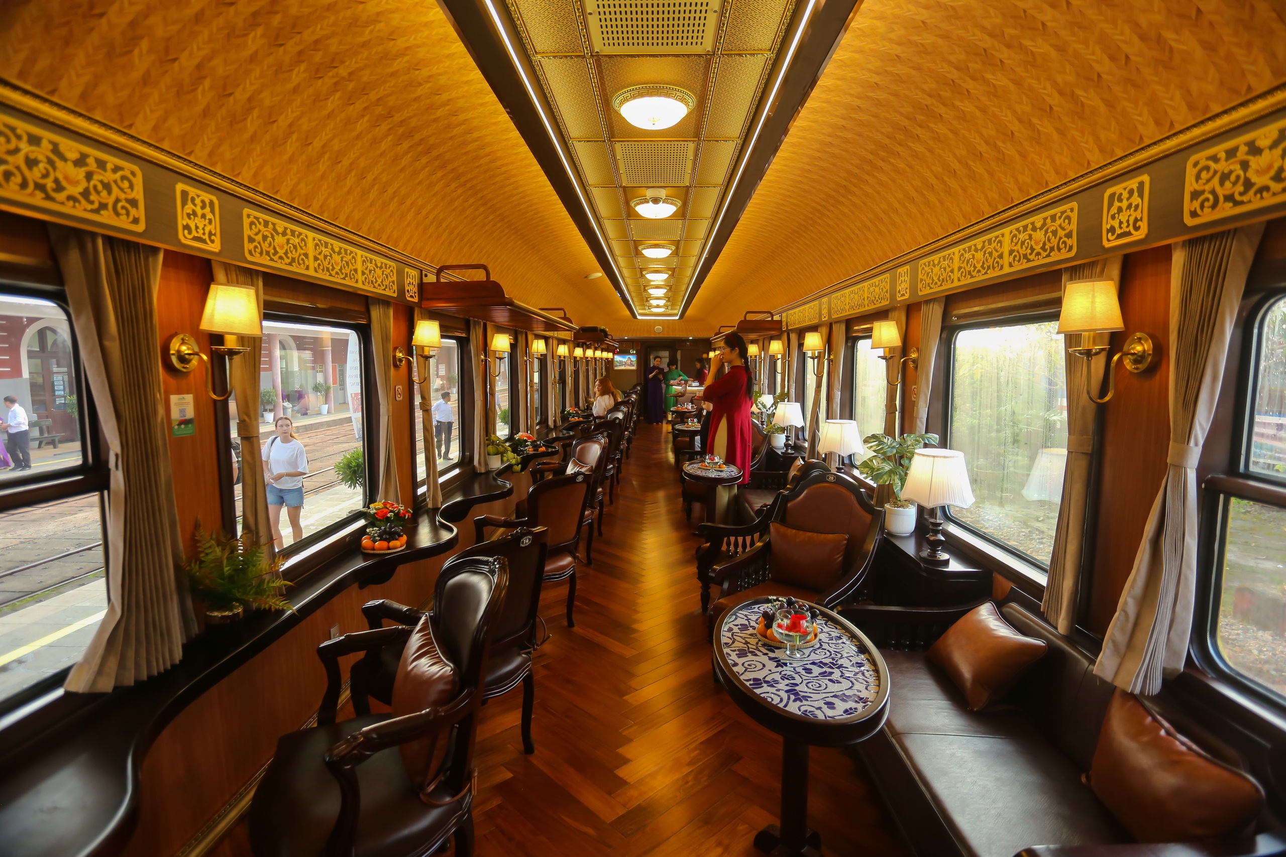 Chuyến t&agrave;u di sản miền Trung c&oacute; g&igrave; sau khi được 'thay &aacute;o' mới? - Ảnh 4.