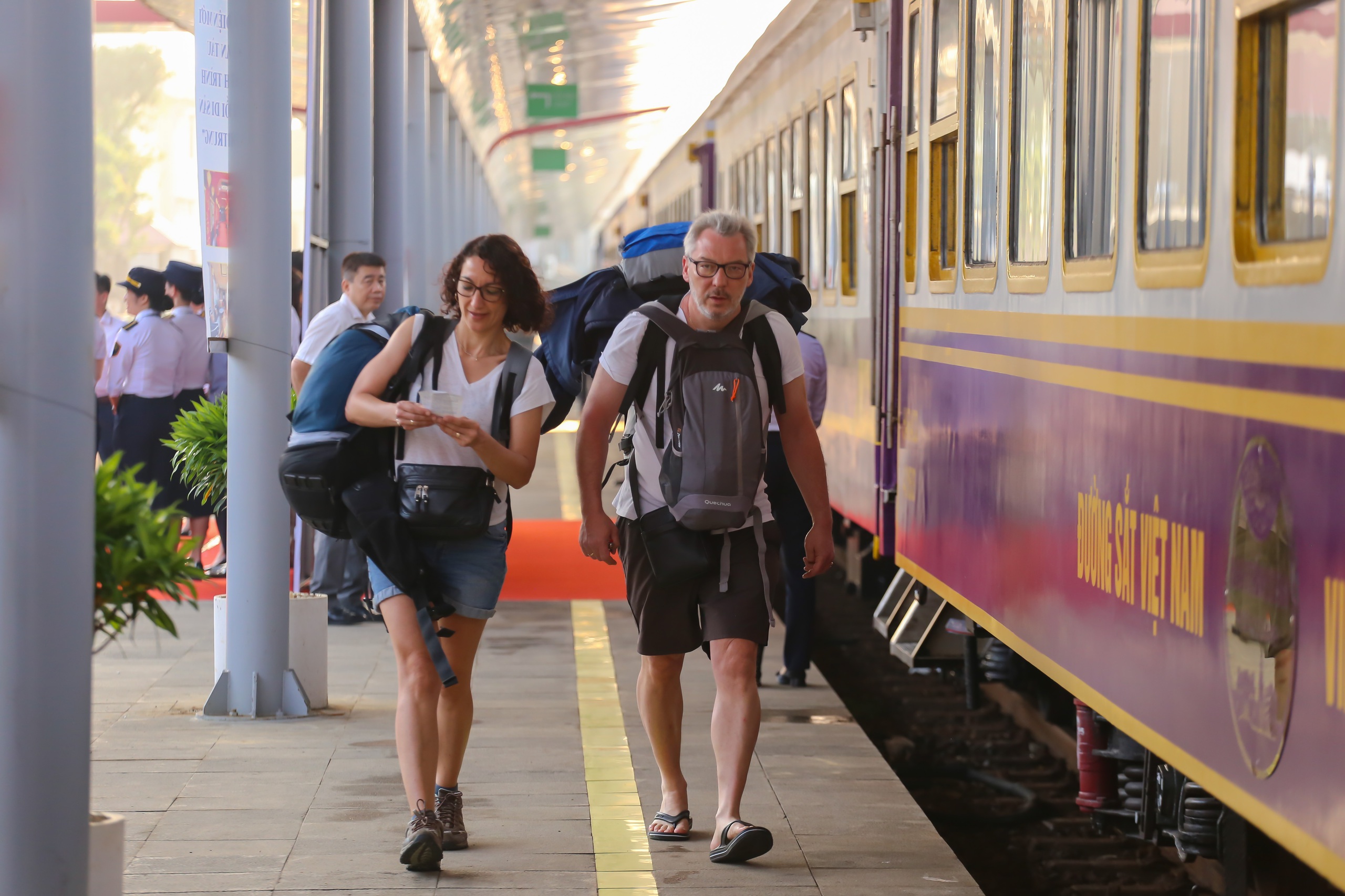 Chuyến t&agrave;u di sản miền Trung c&oacute; g&igrave; sau khi được 'thay &aacute;o' mới? - Ảnh 2.